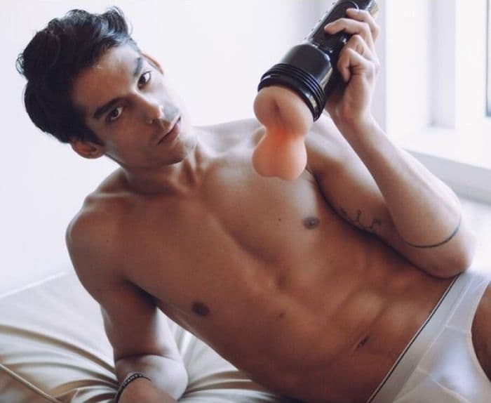 Masturbatore Uomo Fleshlight FleshSack con foro anale e testicoli ciondolanti Premium