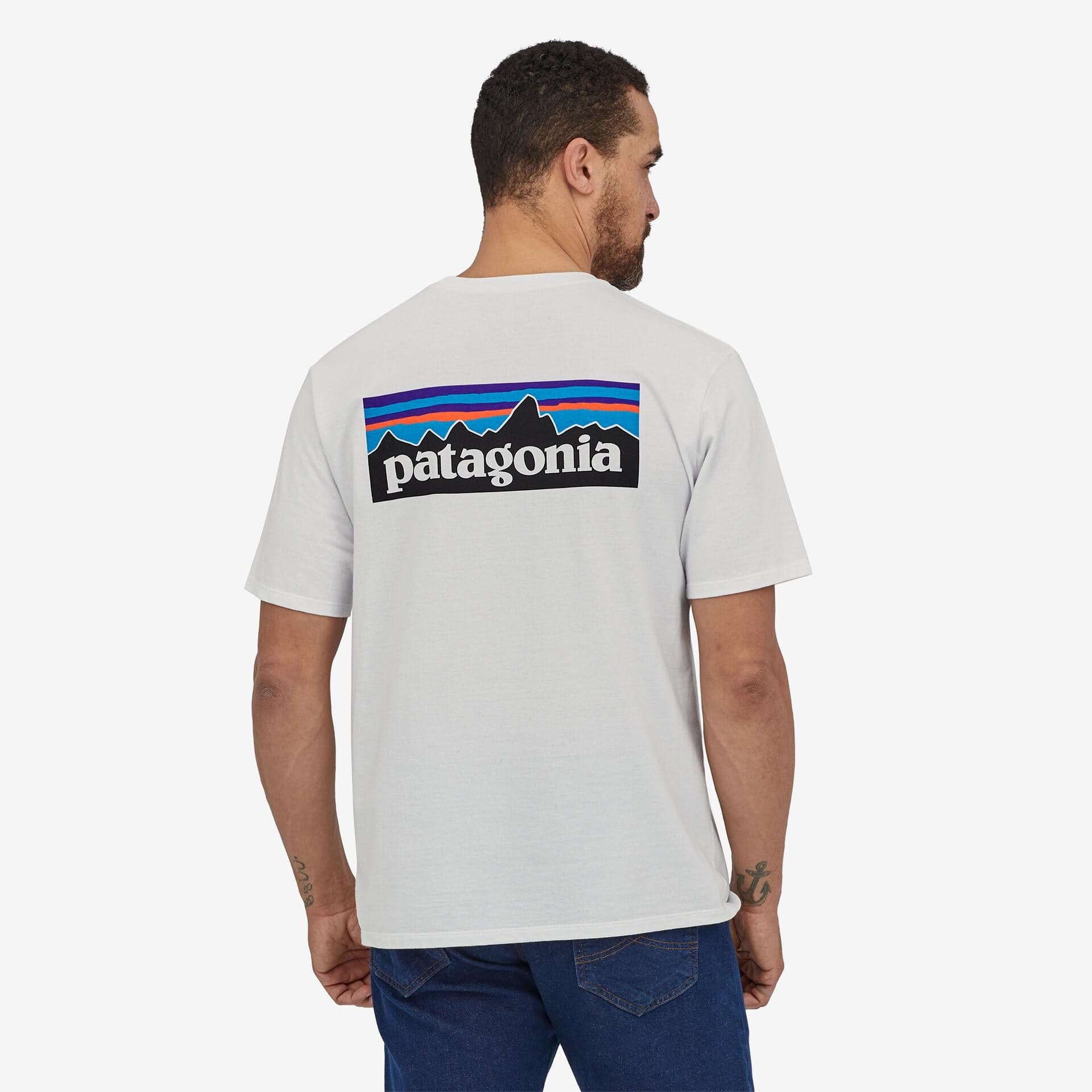 T-shirt Patagonia P-6 Logo Responsibili-tee white in Ginevra Glad Store - Genova, commercioVirtuoso.it
