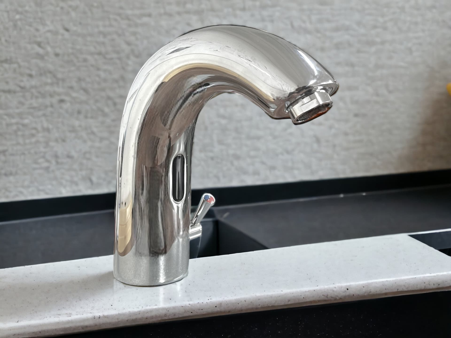 Rubinetto miscelatore elettronico automatico ad infrarossi - 7