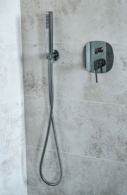 Set doccia completo di miscelatore incasso soffione e doccetta - 2