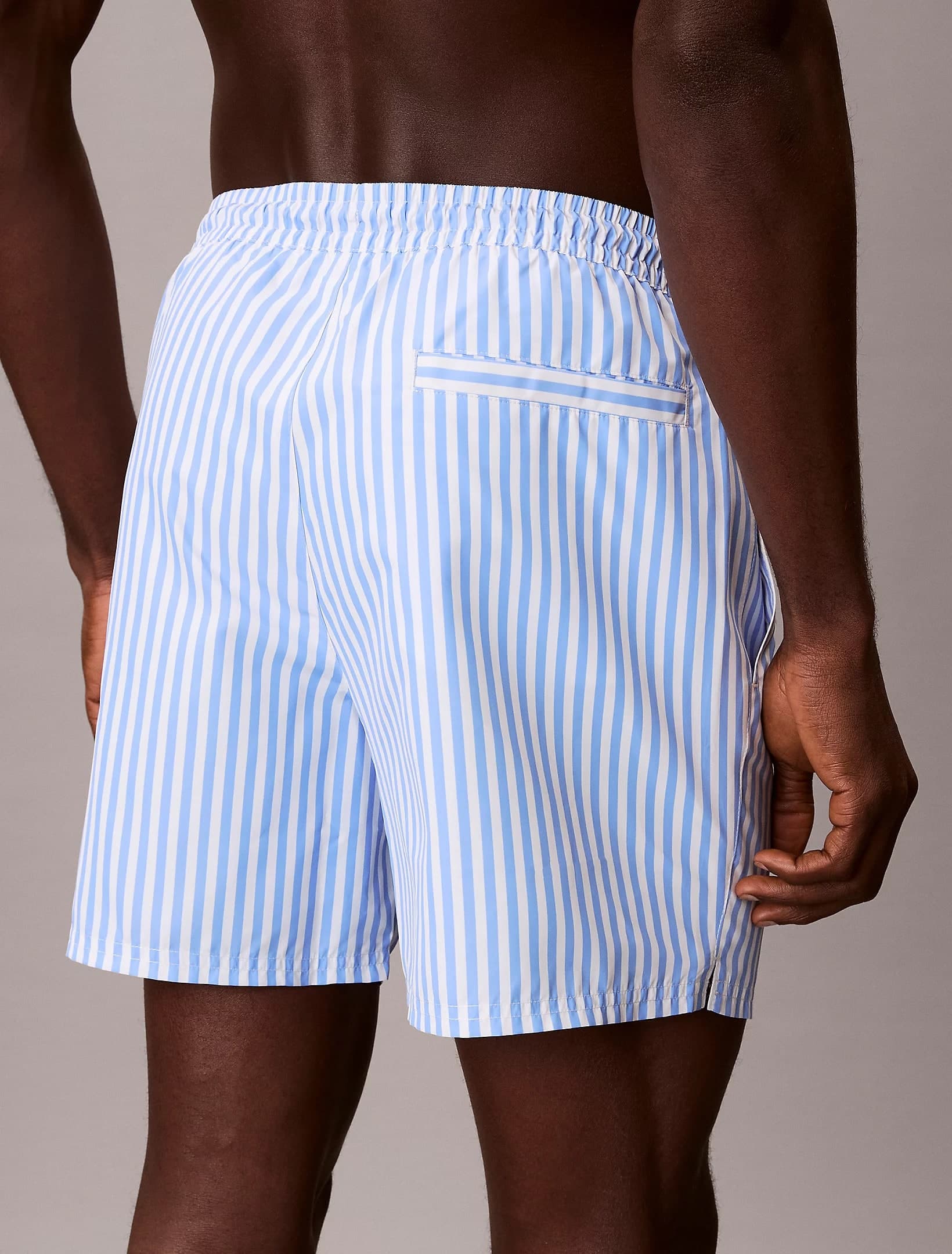 Boxer Mare Uomo Calvin Klein a Righe Corto con CK Monogram e Cordoncino Medio - 8