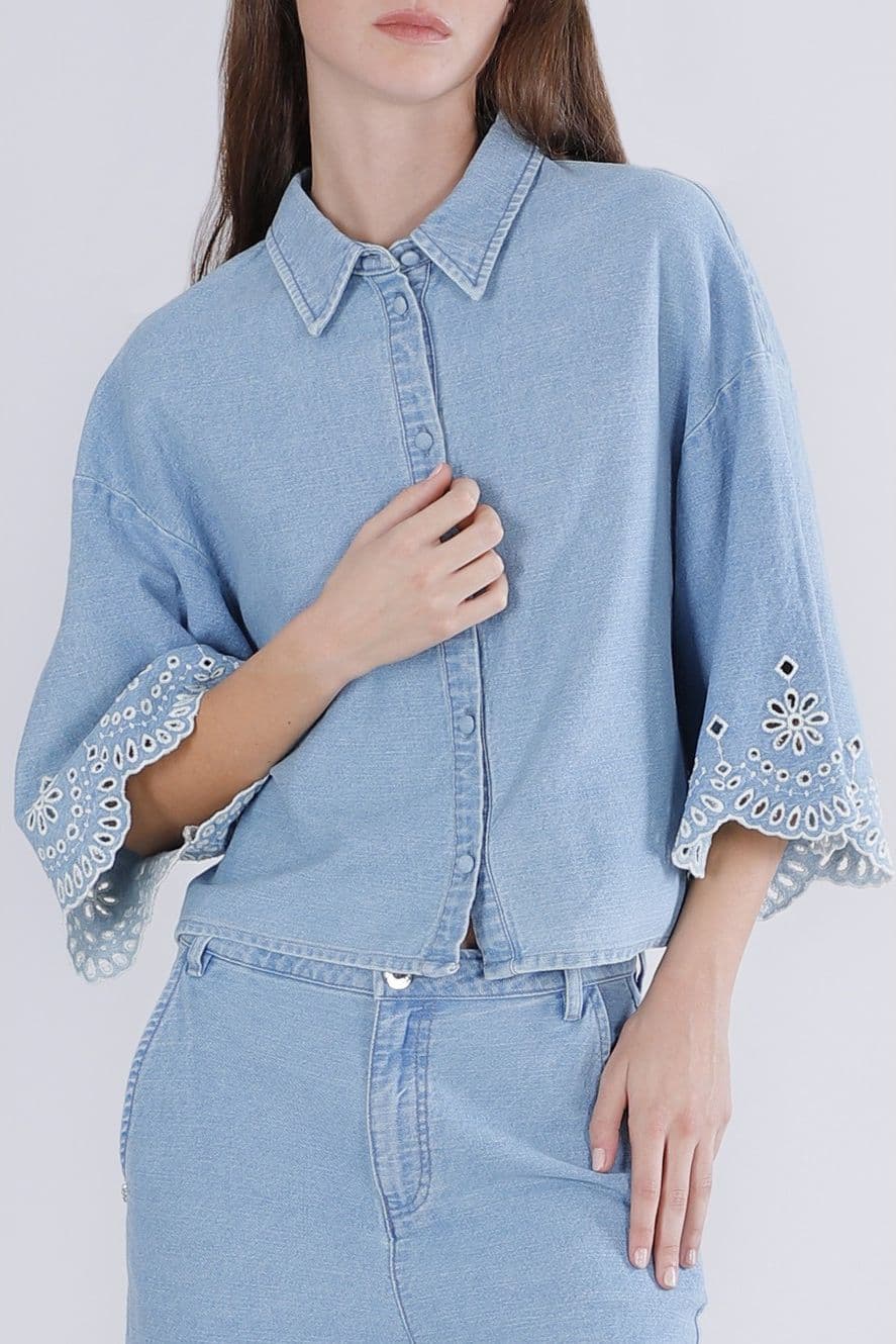 CAMICIA CROOPPED IN JEANS CON RICAMO ALLE MANICHE - 3