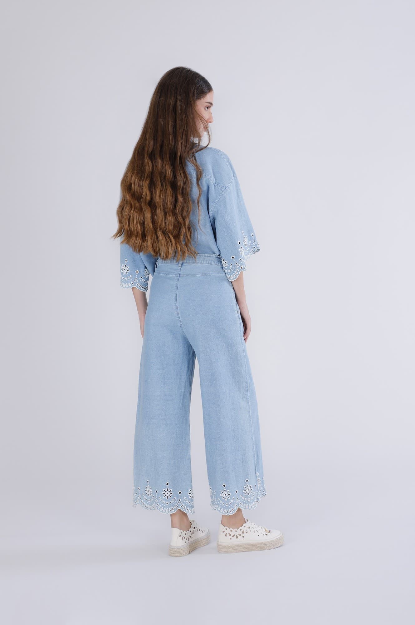PANTALONE WIDE IN JEANS CON RICAMO AL FONDO - 2