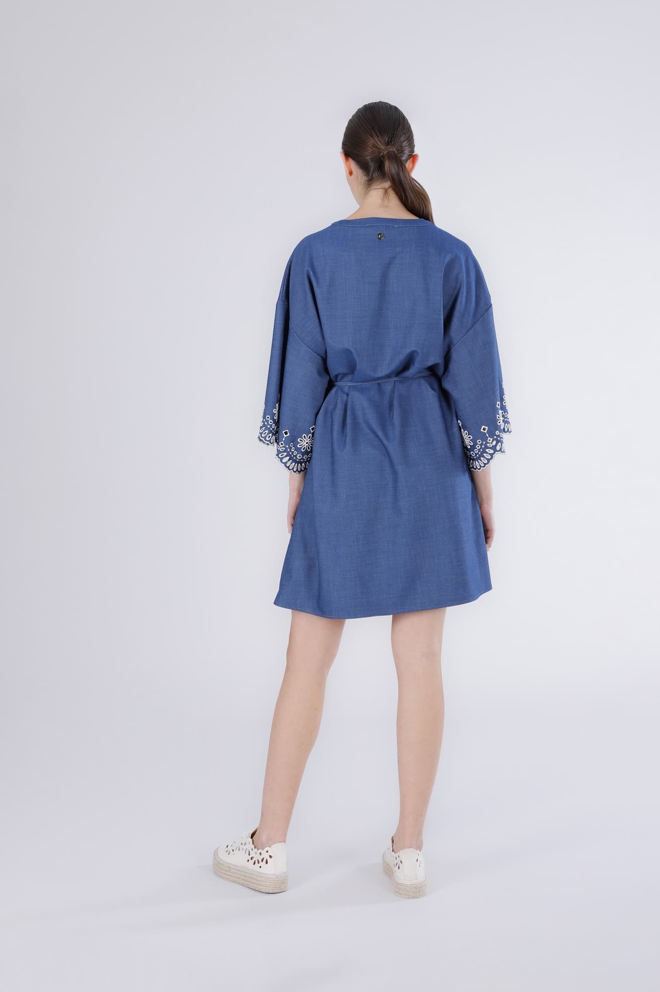 ABITO IN TENCEL DENIM CON RICAMO ALLE MANICHE - 2
