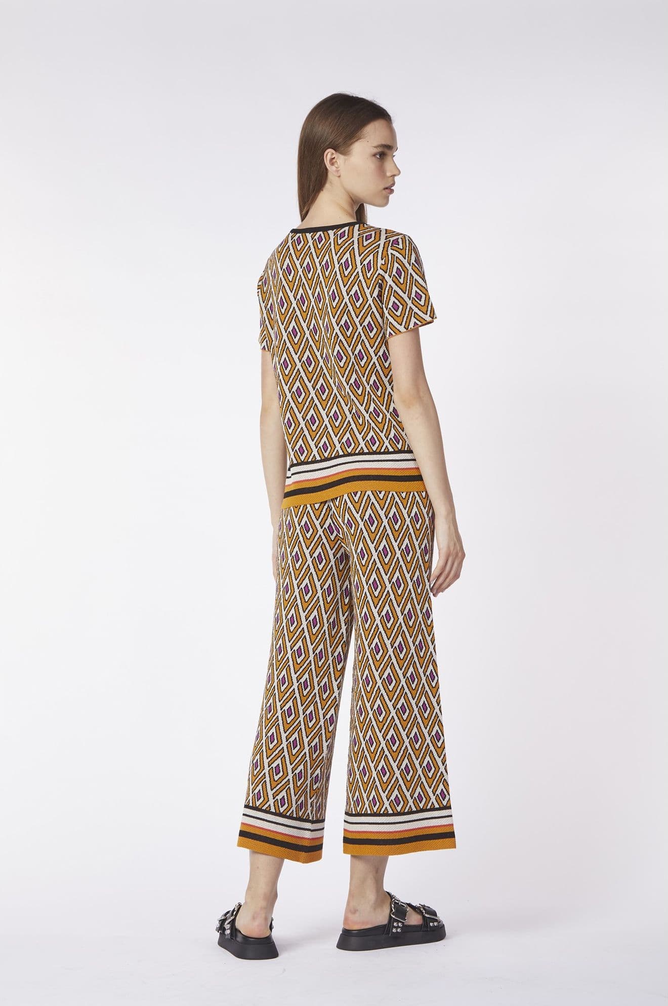 MAGLIA MANICA CORTA  LAVORAZIONE JACQUARD DISEGNO GEOMETRICO - 2