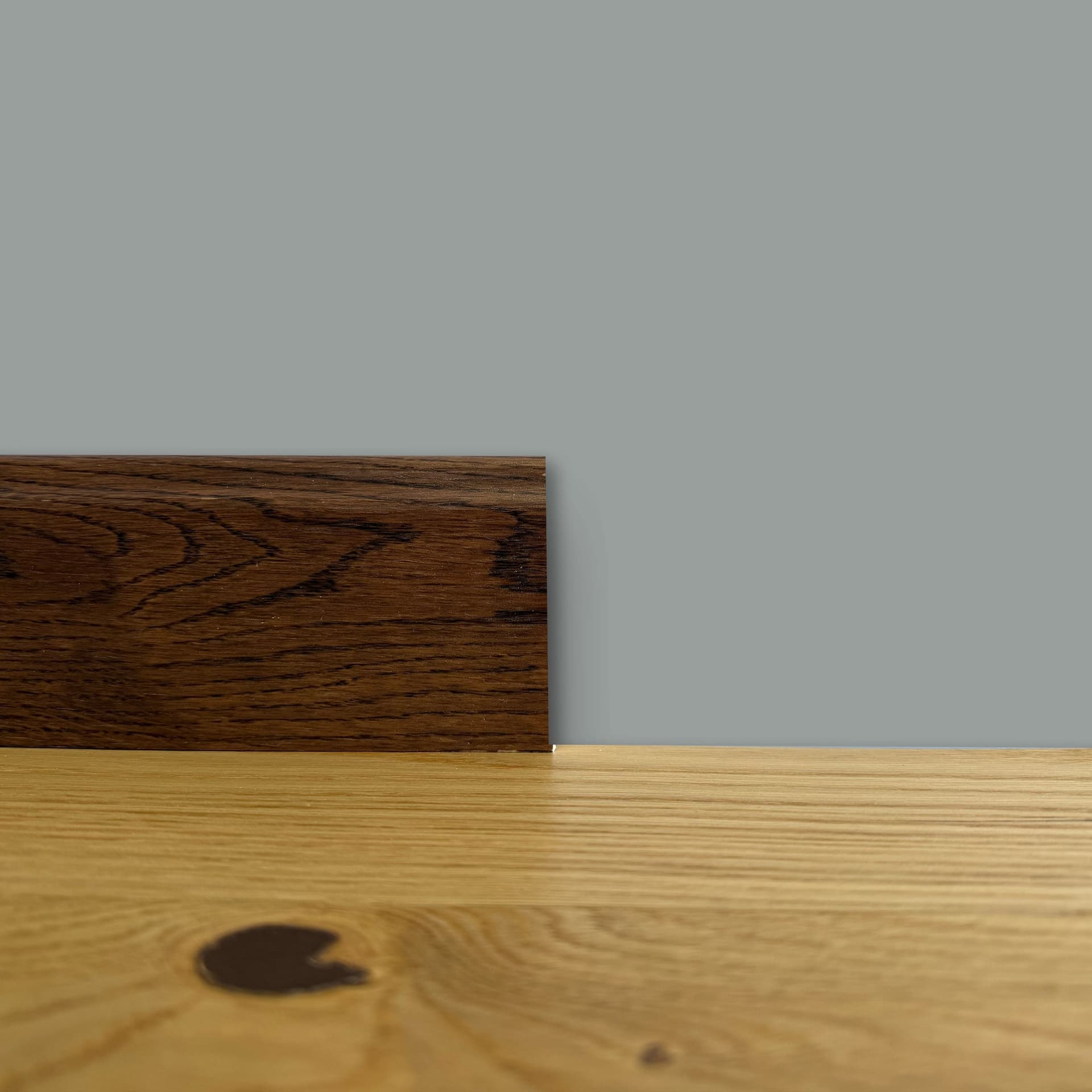 BATTISCOPA DUCALE in legno MASSELLO impiallacciato VERO LEGNO DI ROVERE T.NOCE  80x15 verniciato opaco poro aperto (prezzo al metro) - 2