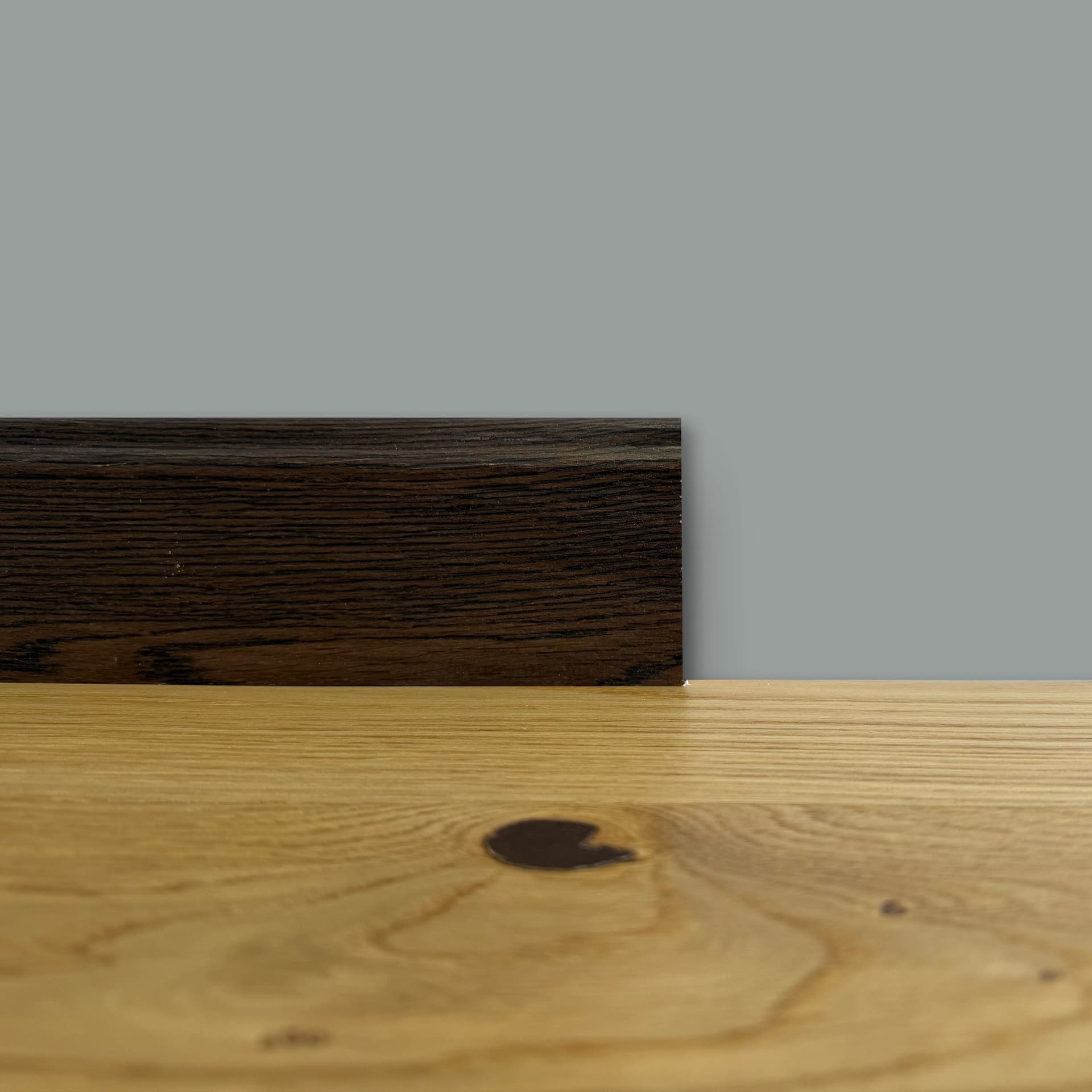 BATTISCOPA DUCALE in legno MASSELLO impiallacciato VERO LEGNO DI ROVERE T.NOCE SCURO  80x15 verniciato opaco poro aperto (prezzo al metro) - 2