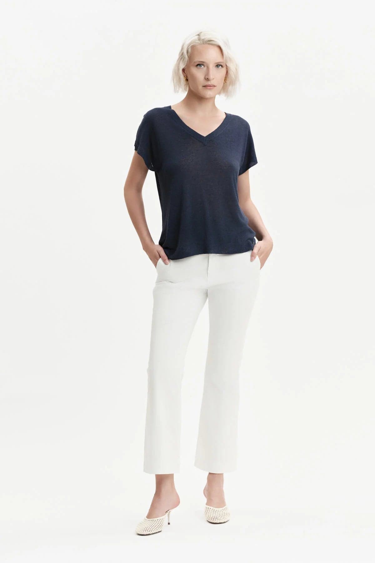 Pantaloni donna White Wise bianchi a zampa in rasatello elasticizzato - 3