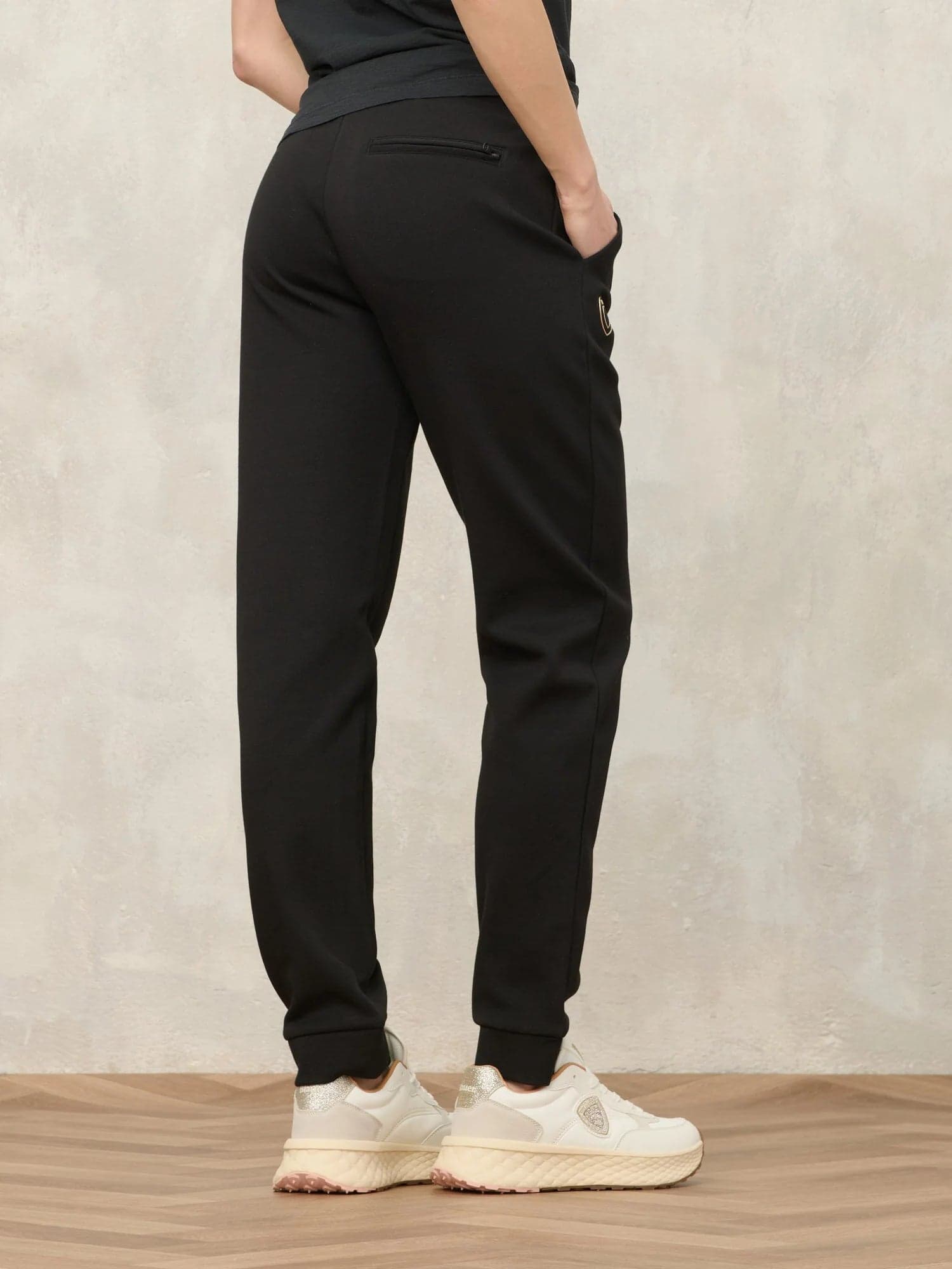 Pantaloni in felpa Donna Blauer Madison felpa con coulisse e logo – Nero - 3