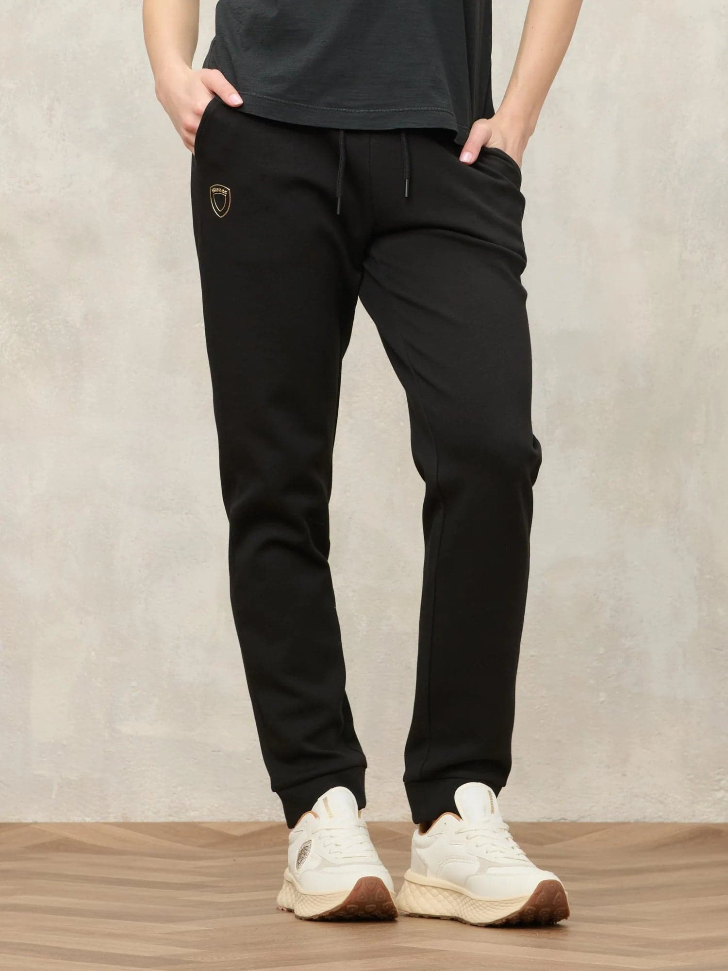 Pantaloni in felpa Donna Blauer Madison felpa con coulisse e logo – Nero - 5