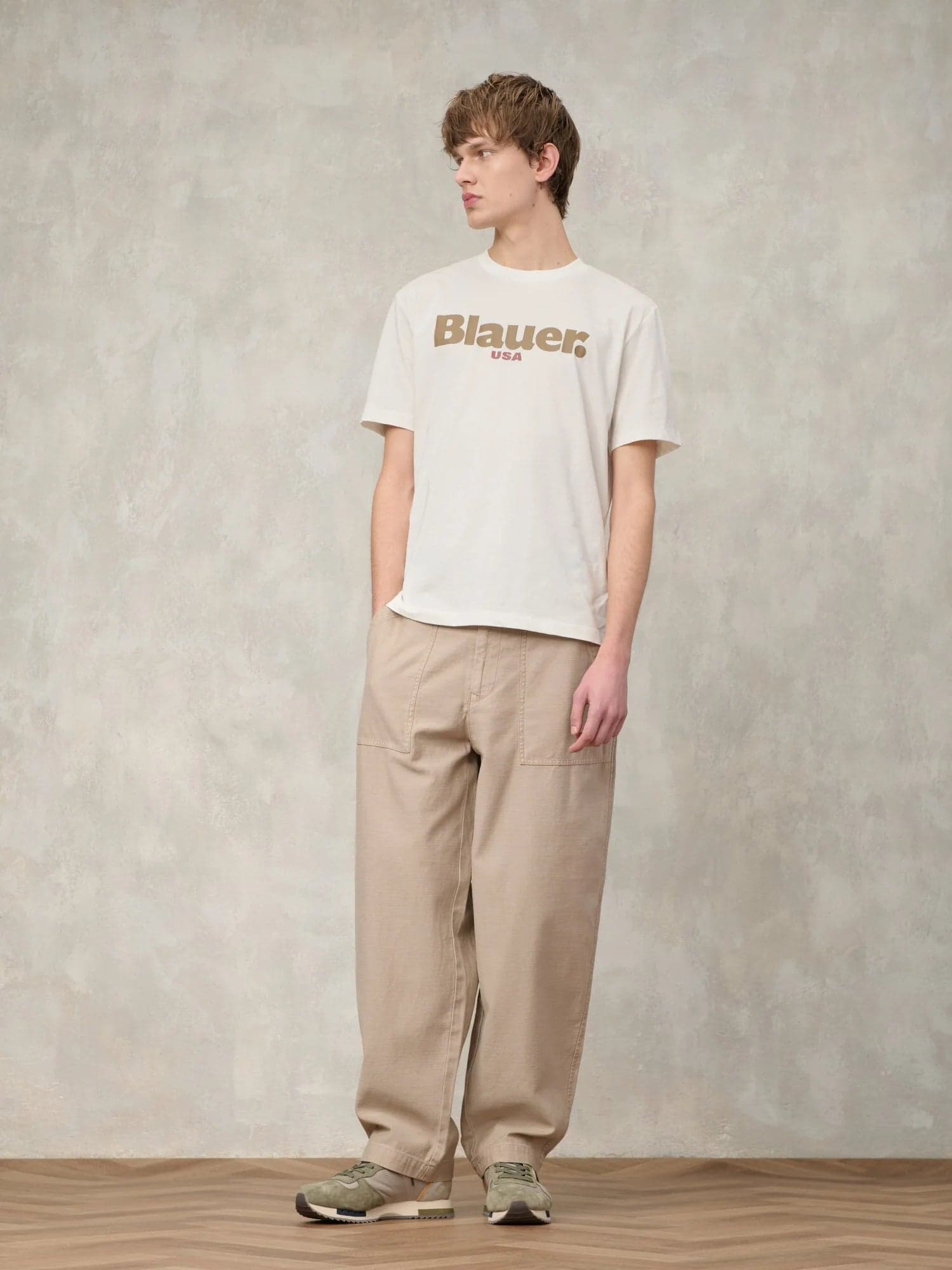 T-shirt Uomo Blauer Ernst 26SBLUH02299 con logo frontale – Bianco Neve - 2