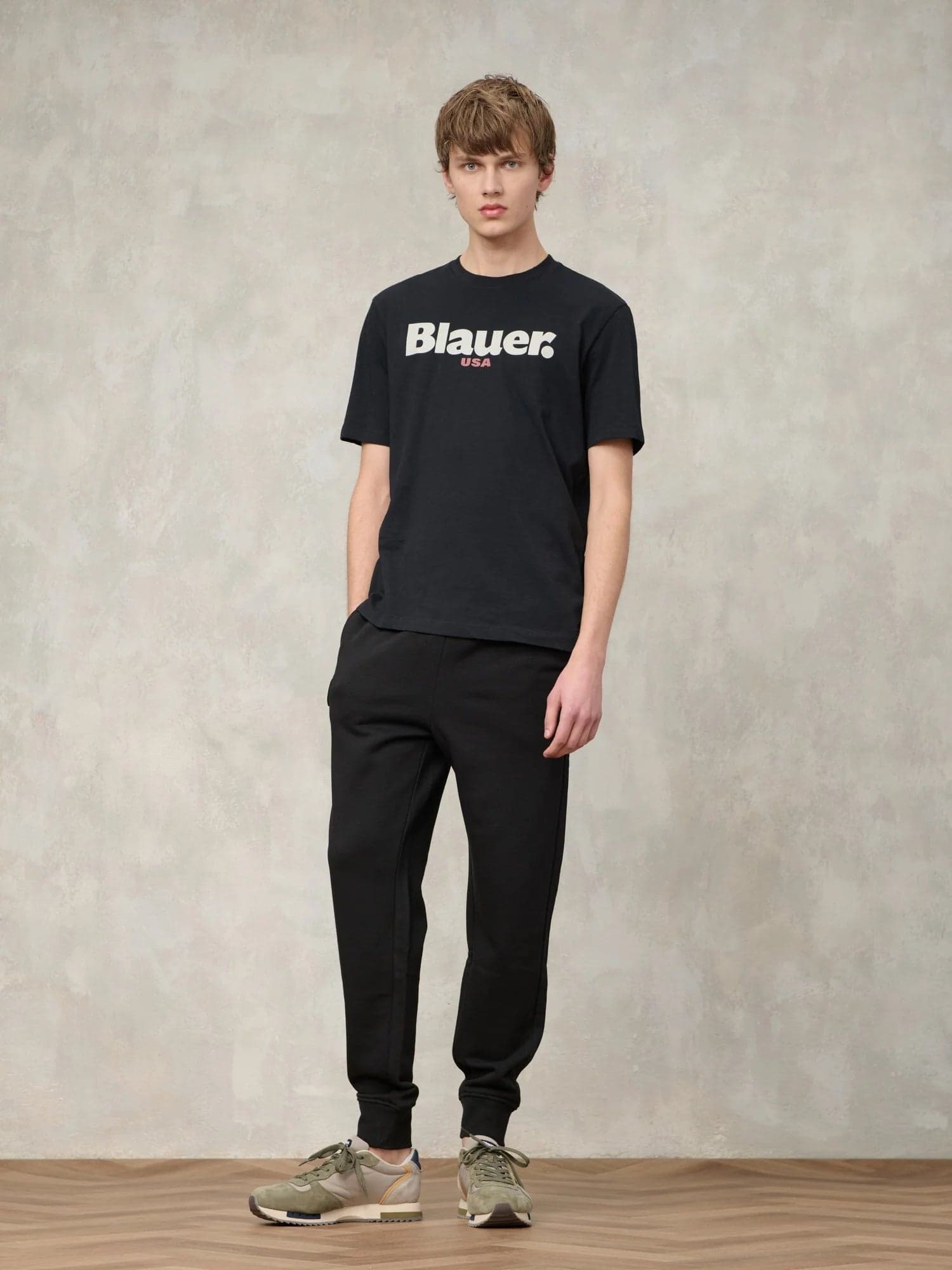T-shirt Uomo Blauer Ernst 26SBLUH02299 con logo frontale – Nero - 2