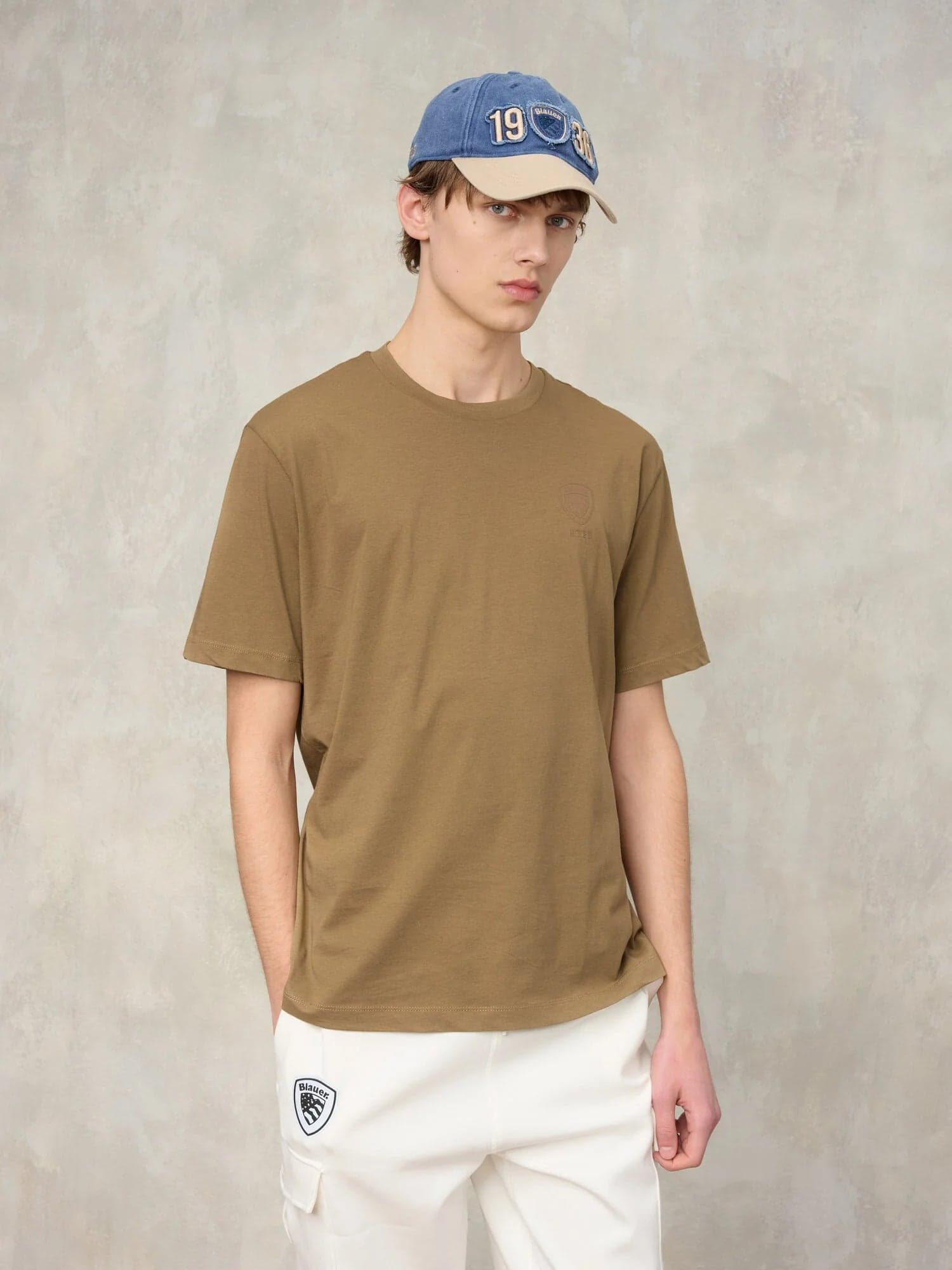 T-shirt Uomo Blauer Eutaw 26SBLUH02302 con logo scudo – Nocciola - 2