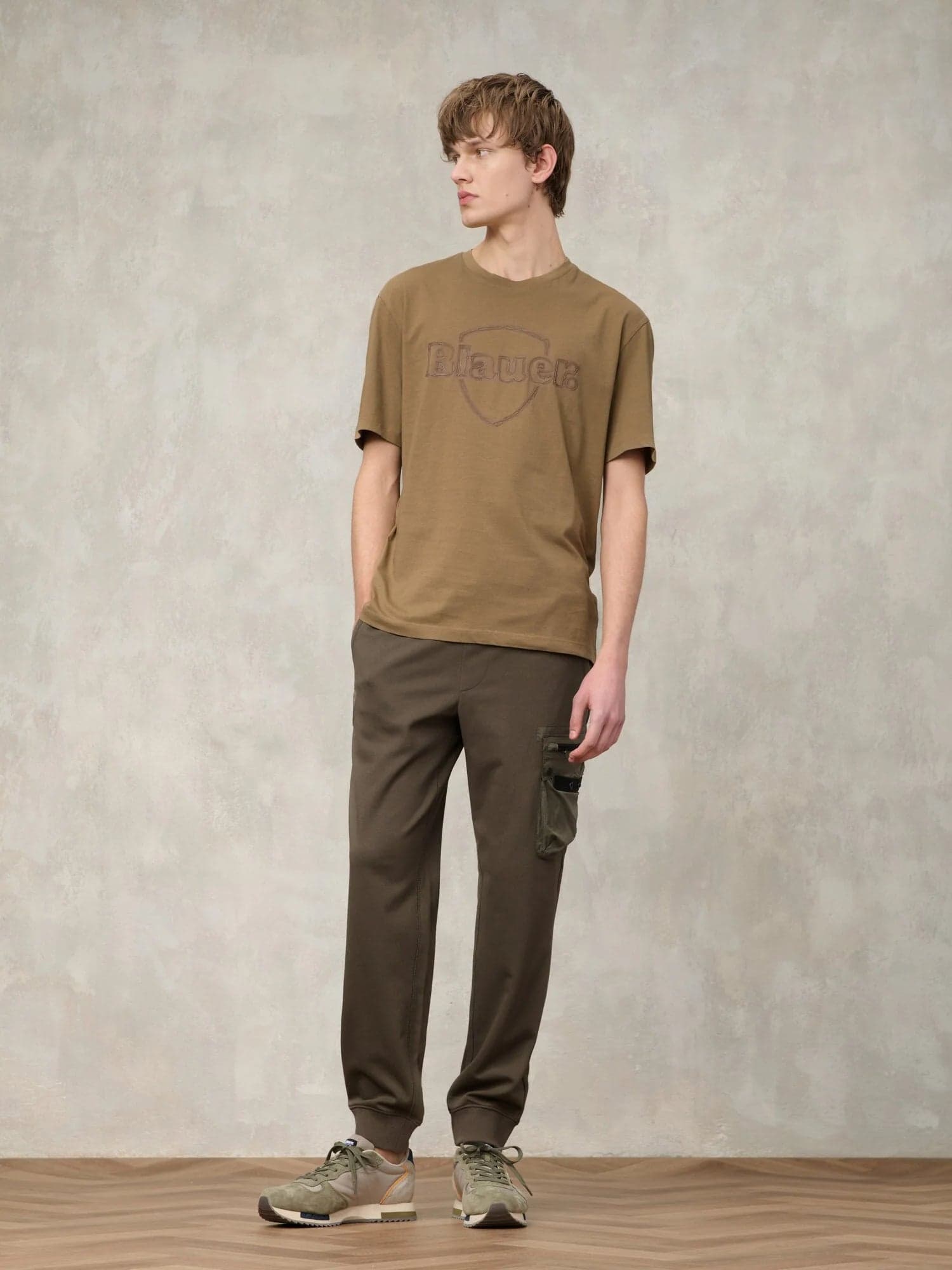 T-shirt Uomo Blauer Montfern 26SBLUH02301 logo gommato – Nocciola - 2