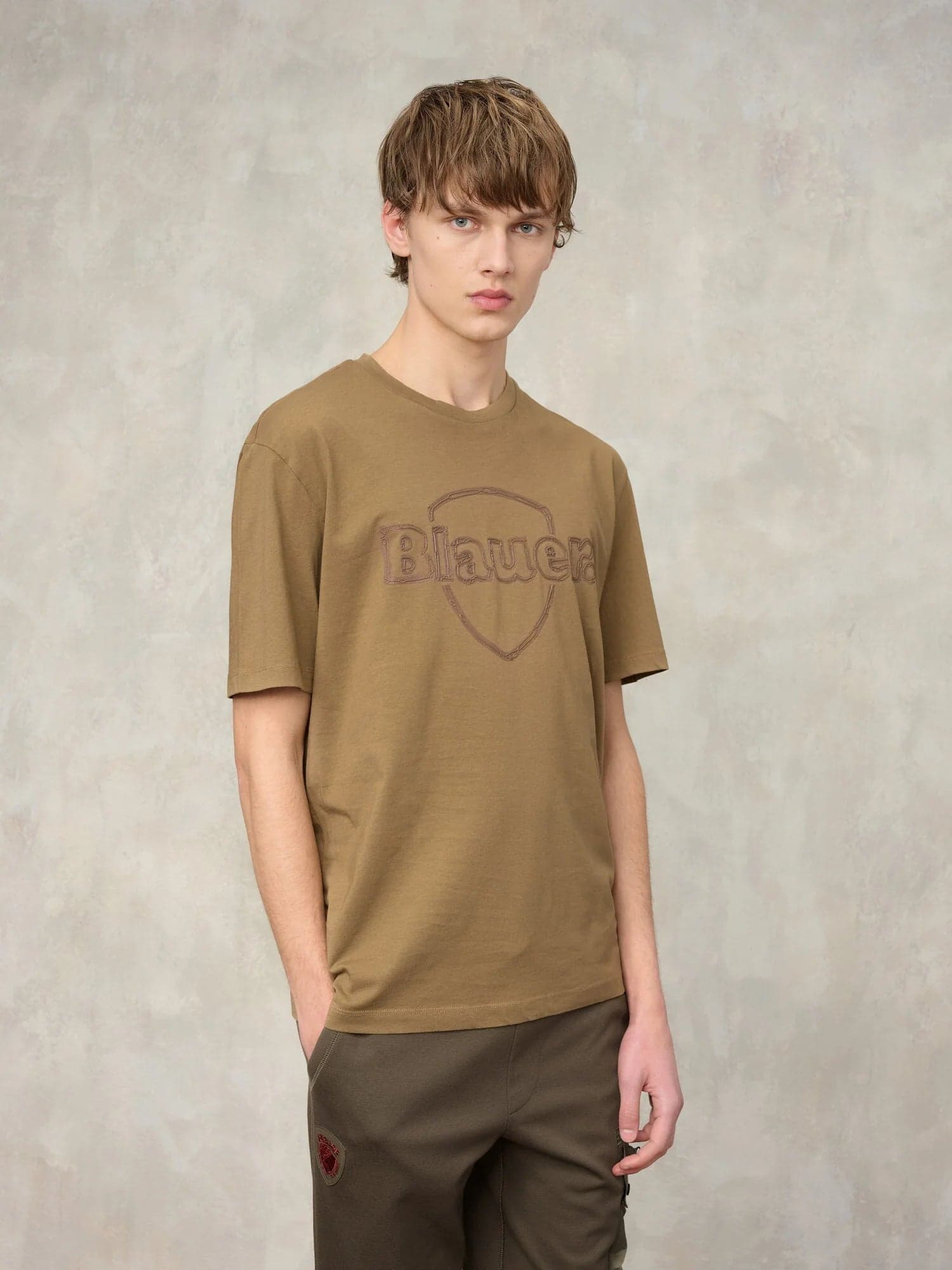 T-shirt Uomo Blauer Montfern 26SBLUH02301 logo gommato – Nocciola - 3