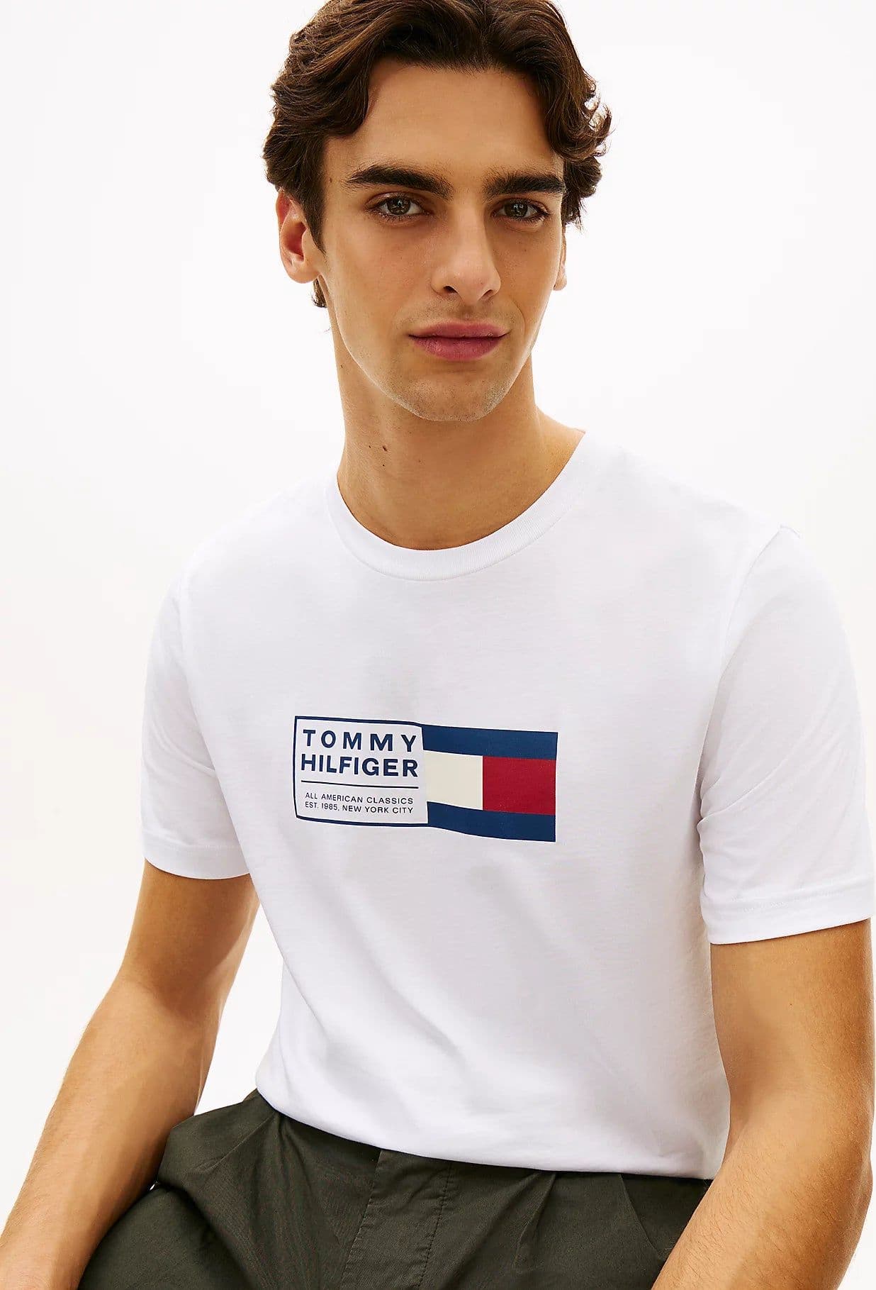 T-shirt uomo Tommy Hilfiger bianca con logo NYC – Cotone regular fit MW0MW42366YBR - 2