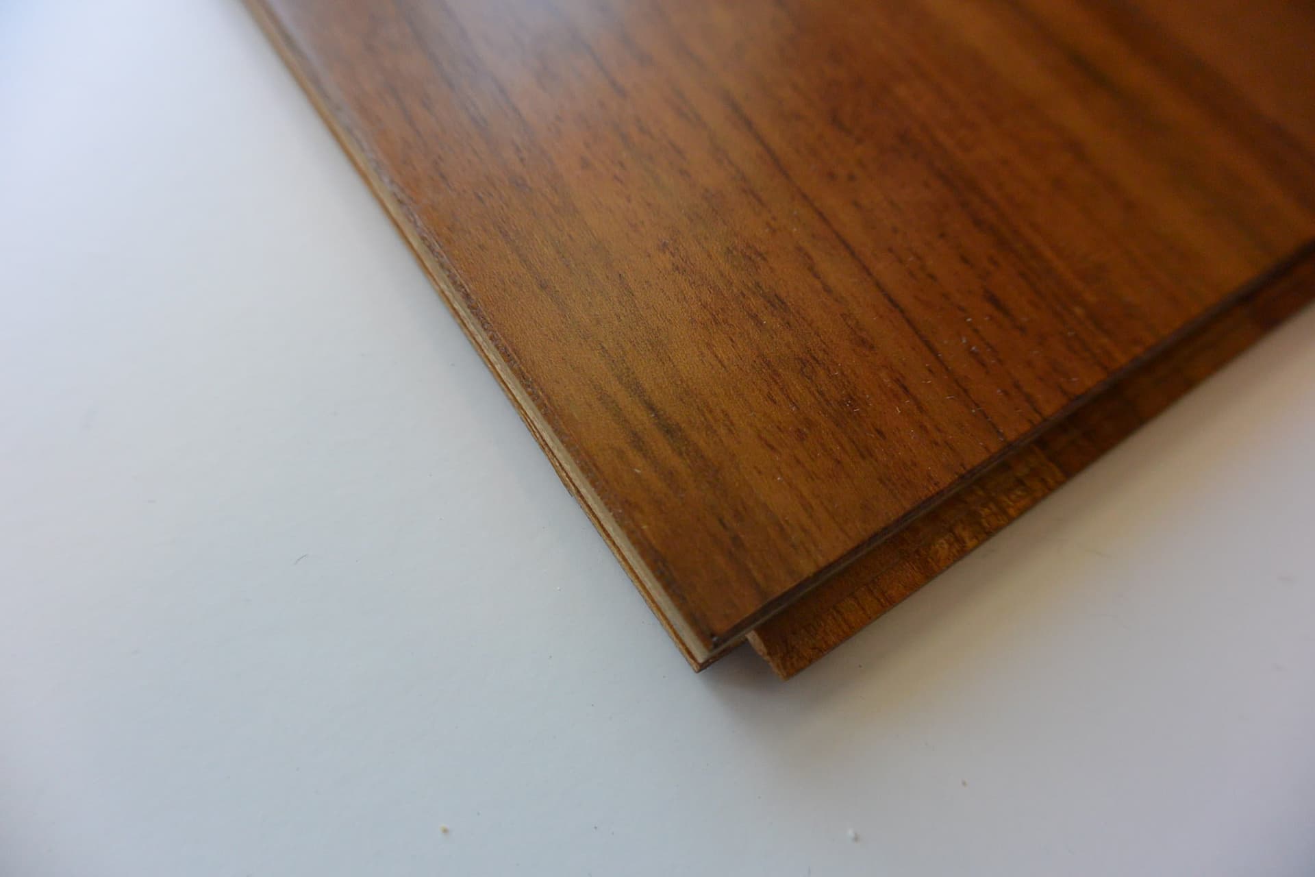 Listone prefinito massiccio in TEAK ASIA di primissima scelta finitura semilucida ECO microbisellato 10x95x600/900 incollato - 2