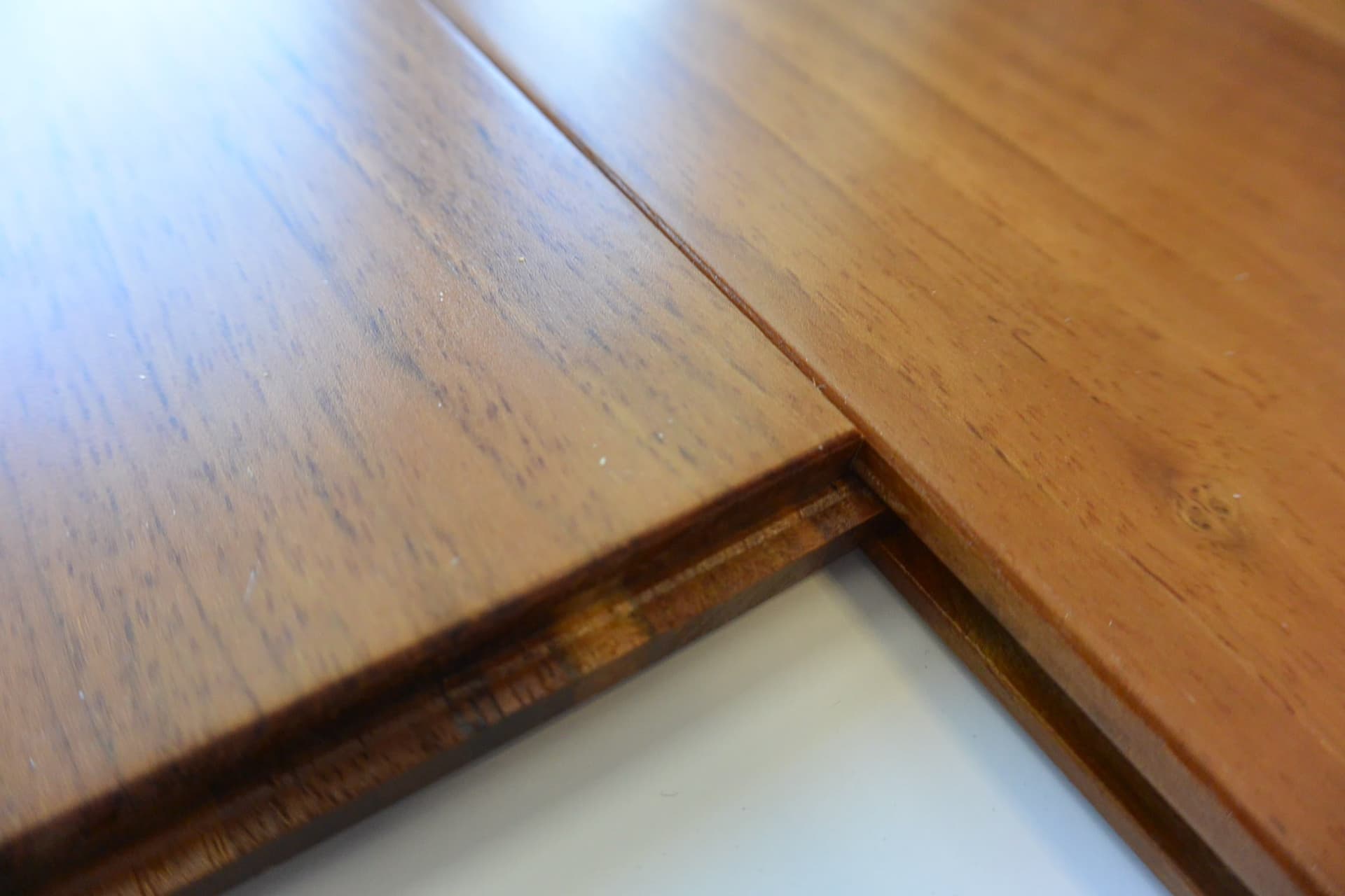 Listone prefinito massiccio in TEAK ASIA di primissima scelta finitura semilucida ECO microbisellato 10x95x600/900 incollato - 4