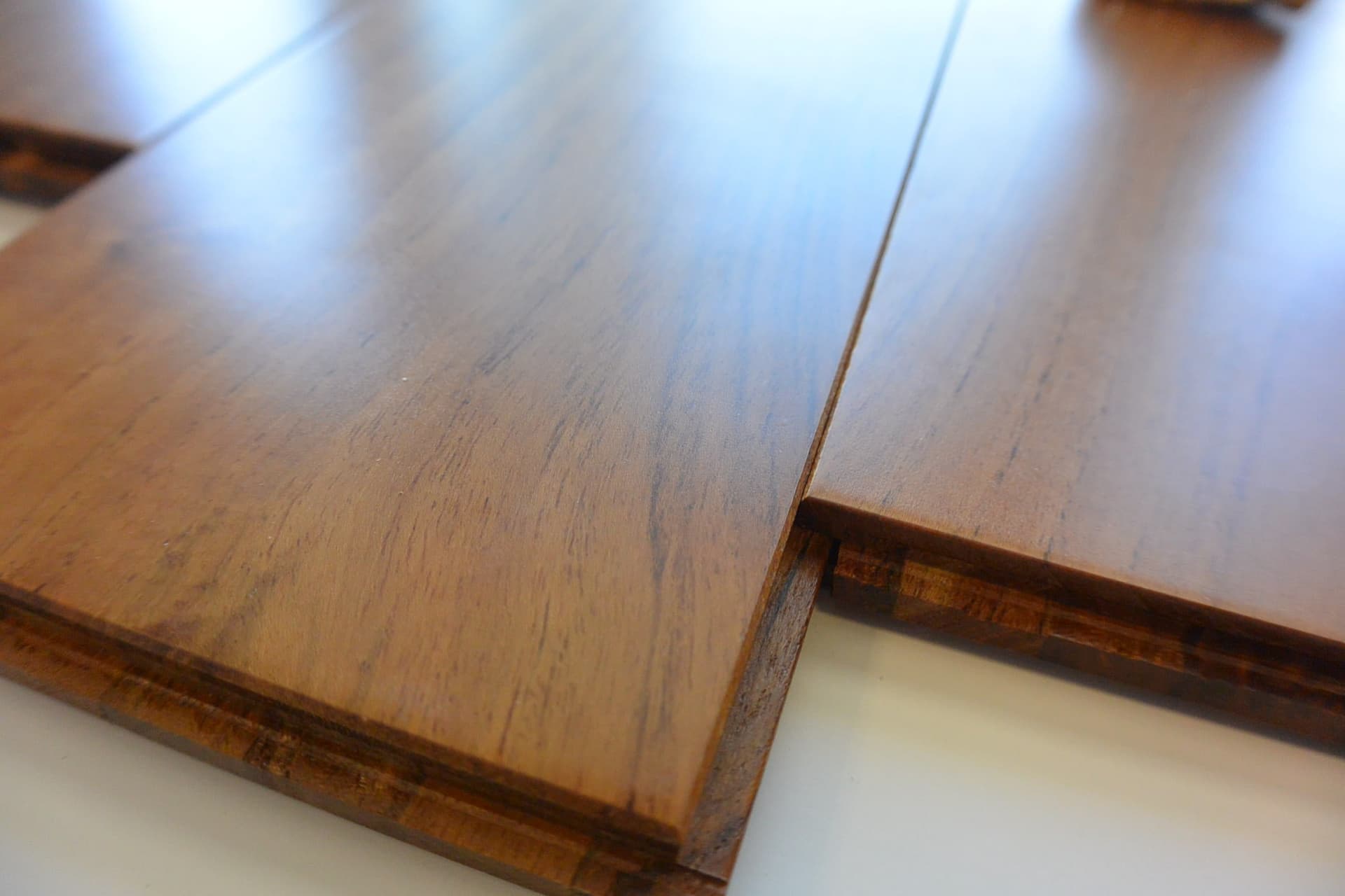 Listone prefinito massiccio in TEAK ASIA di primissima scelta finitura semilucida ECO microbisellato 10x95x600/900 incollato - 6