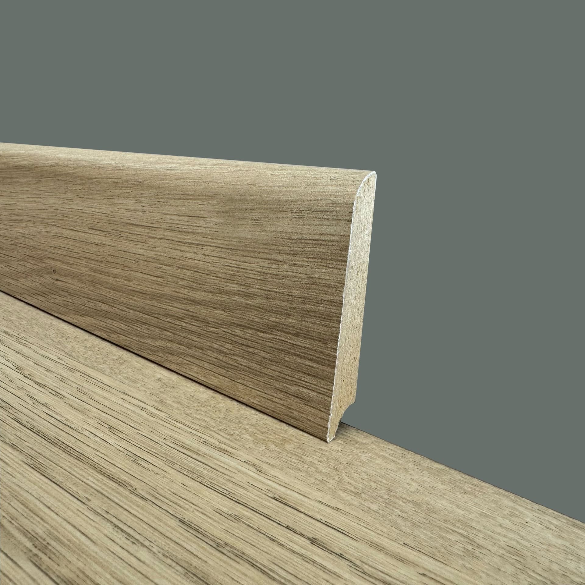 €2,99ml - BATTISCOPA in FIBRA DI LEGNO coordinato GAMMA LAMINATI 70x15 inclinato vari decori (prezzo al metro) - 18