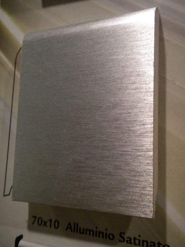 Zoccolino 100 METRI LINEARI BATTISCOPA RIVESTITO ALLUMINIO 70X10 - 2