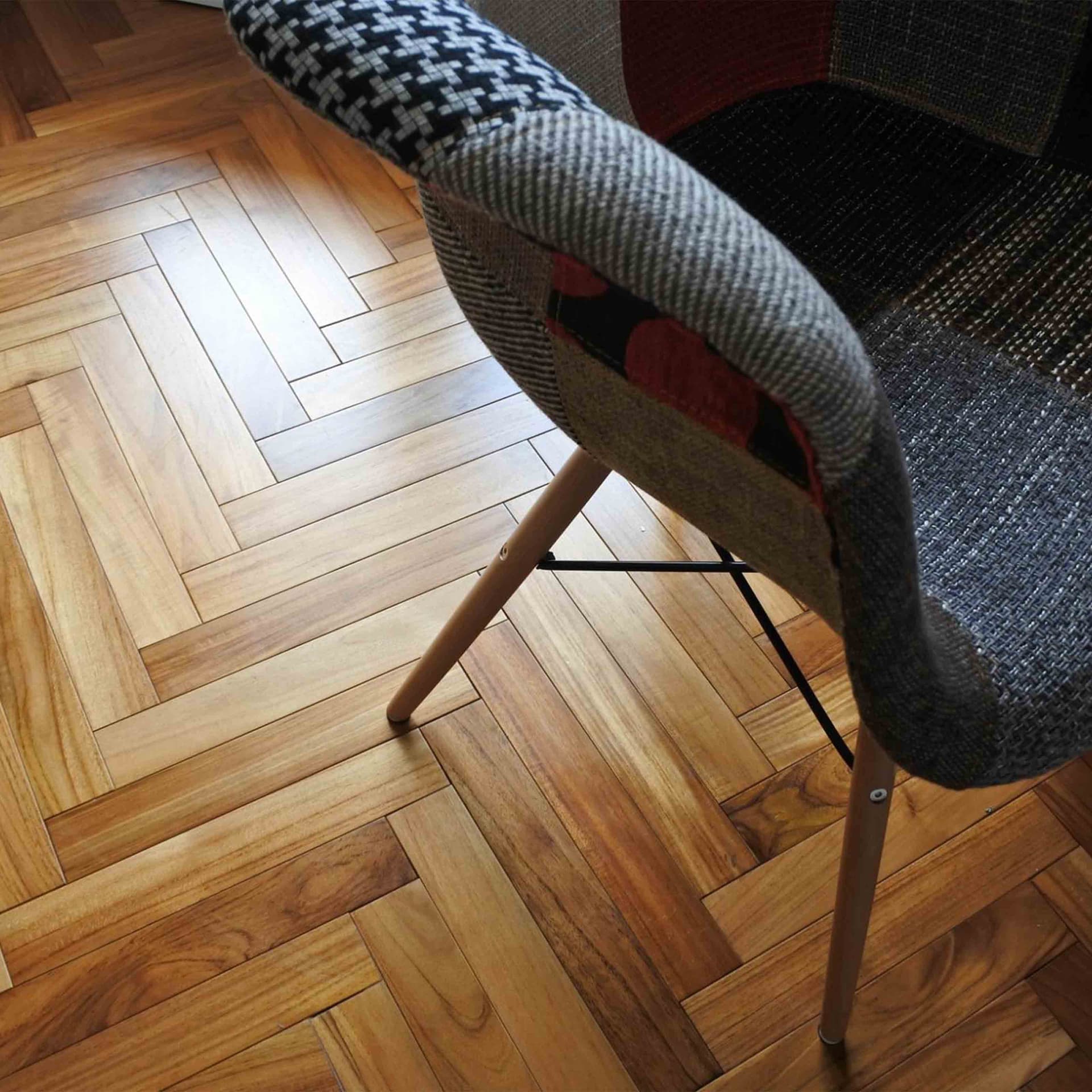 Parquet prefinito Massiccio in teak asia Finitura Vernice PRIMA SCELTA 10x60x420 microbisellato verniciato satinato a poro aperto posa anche a spina di pesce - 3