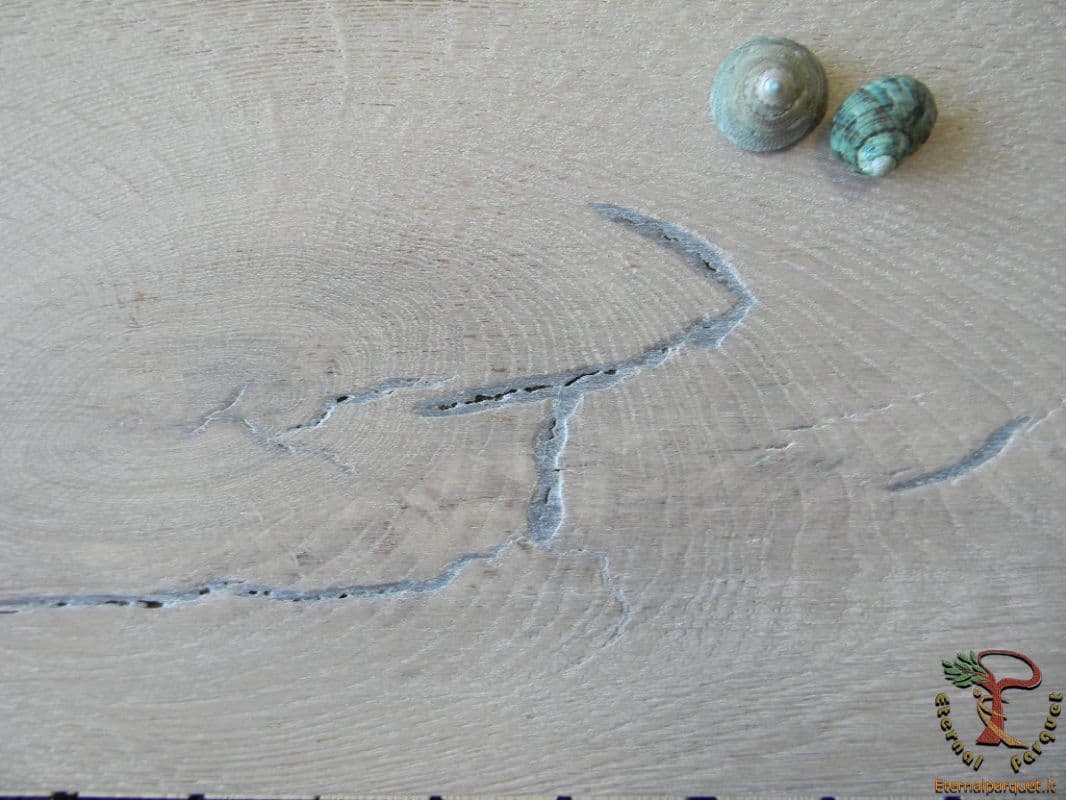Parquet MAXILISTONE prefinito KAHRS FOUNDERS COLLECTION mod. "OLOF" 15x187x2420 spazzolato,raschiato a mano, bisellato, Bianco acceso, olio naturale (incastro 5s flottante o incoll.) - 9