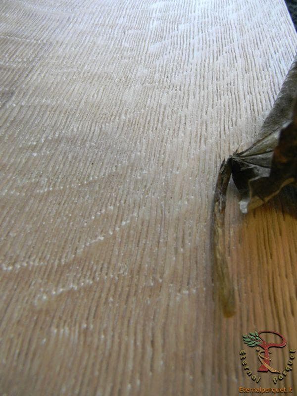 Parquet MAXILISTONE prefinito KAHRS FOUNDERS COLLECTION mod. "GUSTAF" 15x187x2420 spazzolato,raschiato a mano, bisellato, Bianco antico olio naturale (incastro 5s flottante o incoll.) - 5