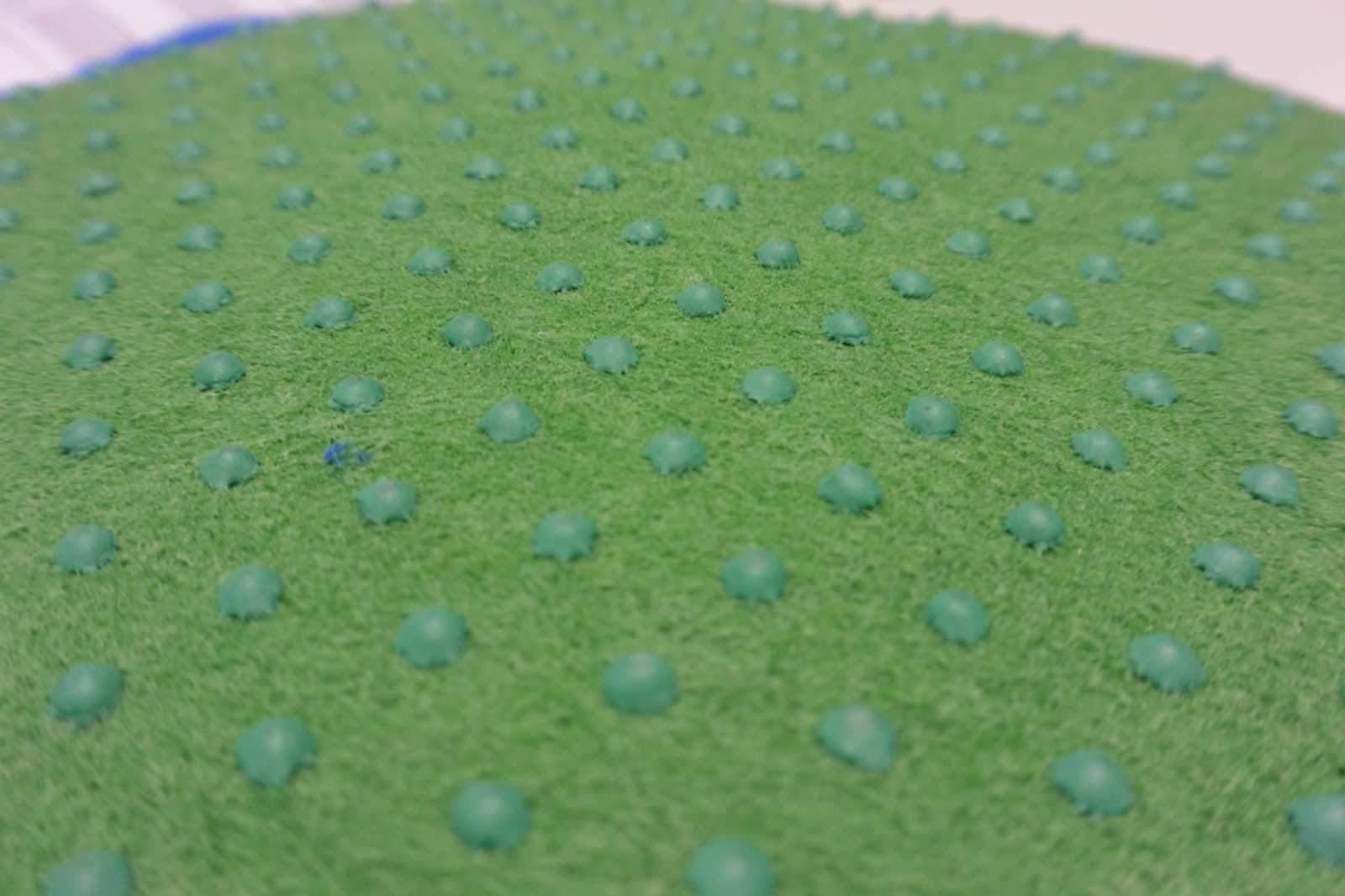 Moquette Pavimento agugliato ROTOLO DA 60 METRI QUADRATI idoneo per esterno da 8mm con peduncoli per il drenaggio ed il grip, adatto a barche, piscine, terrazzi, giardini, piazzali, fiere. BLU e VERDE - 4