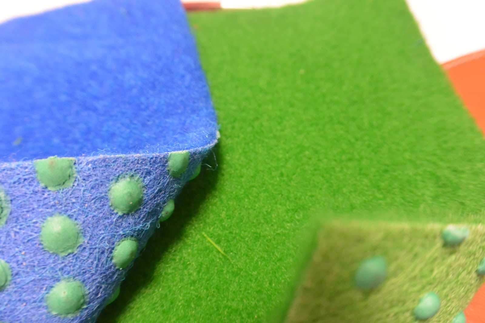 Moquette Pavimento agugliato ROTOLO DA 60 METRI QUADRATI idoneo per esterno da 8mm con peduncoli per il drenaggio ed il grip, adatto a barche, piscine, terrazzi, giardini, piazzali, fiere. BLU e VERDE - 5