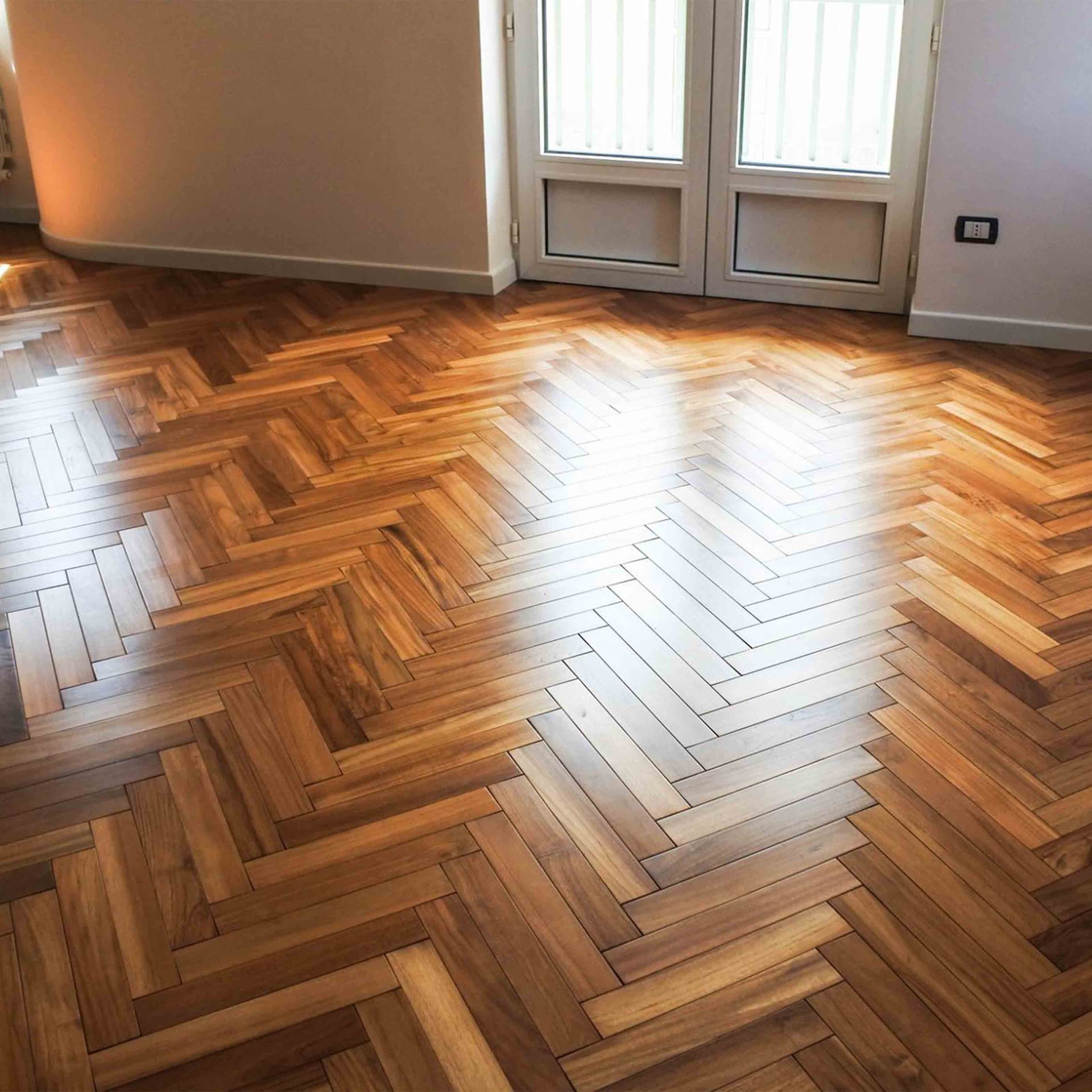 OFFERTA AL BANCALE (59.90€ AL MQ) 70MQ di  Parquet prefinito Massiccio in teak asia Finitura Vernice PRIMA SCELTA 10x60x420 microbisellato verniciato satinato a poro aperto posa anche a spina di pesce - 2