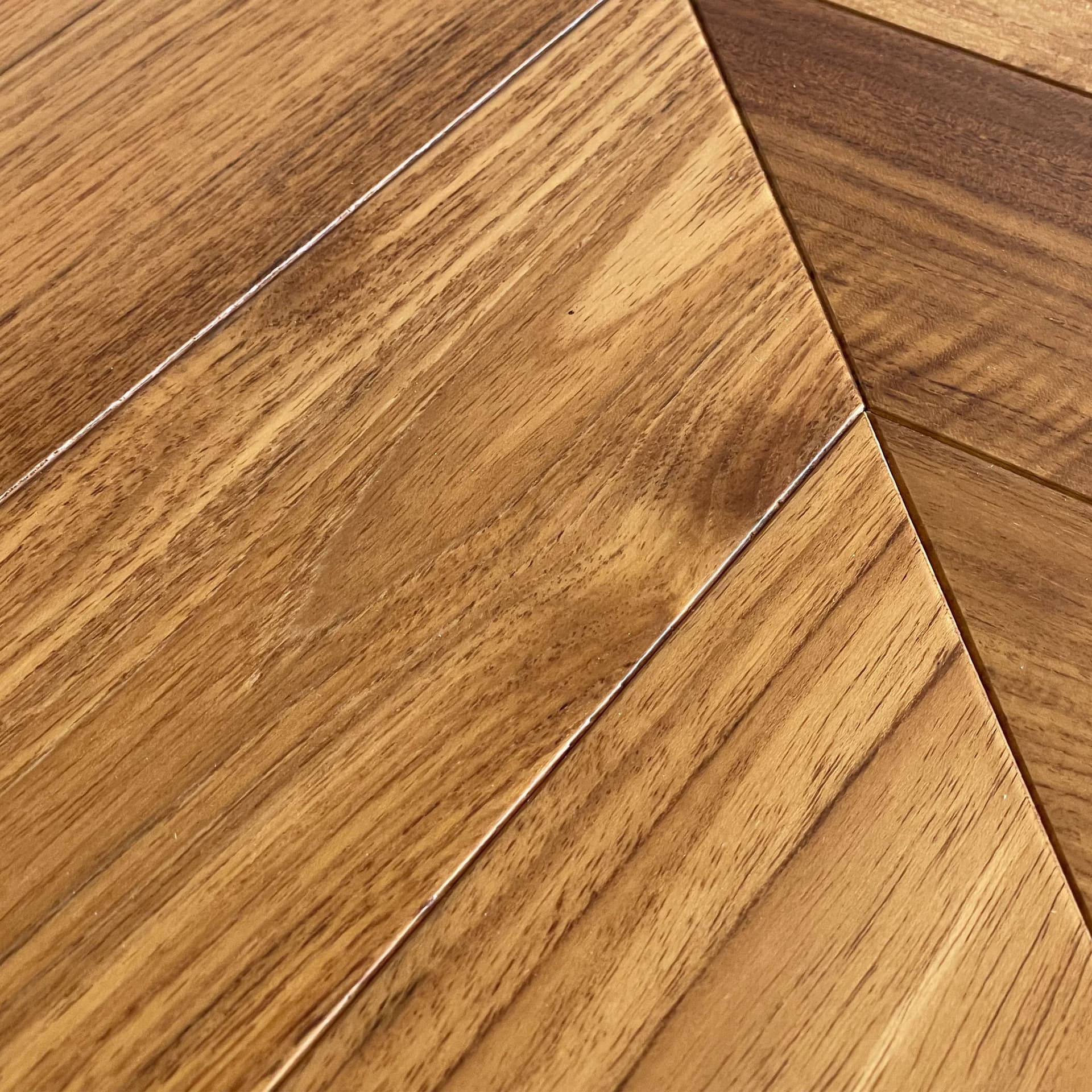 Parquet prefinito massiccio Teak Asia prima scelta Spina Francese (Chevron) vernice eco Satinata 10x95x515 - 8