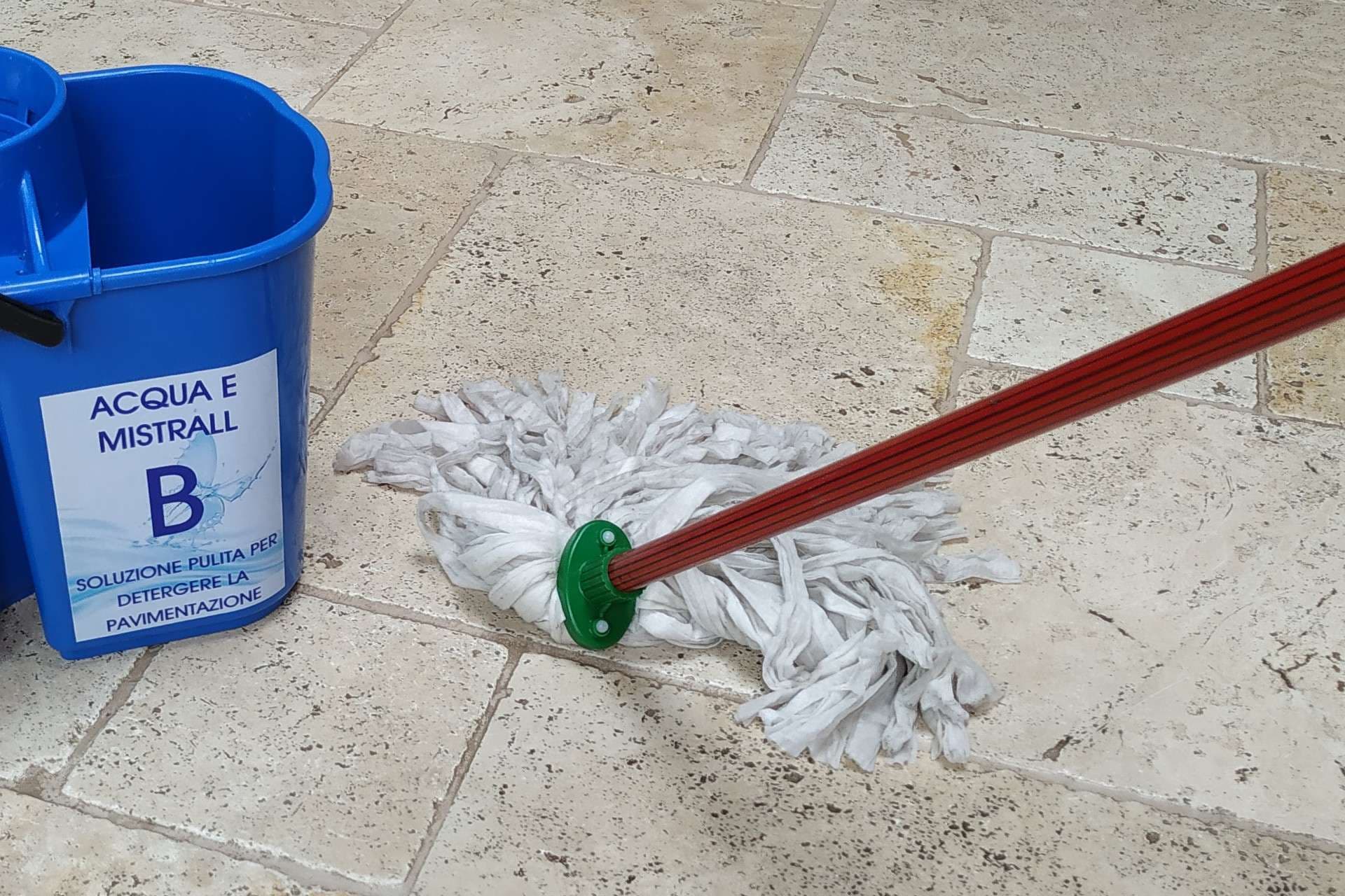 Mistrall detergente igienizzante neutro brillantante idoneo per tutte le superfici lavabili - 4