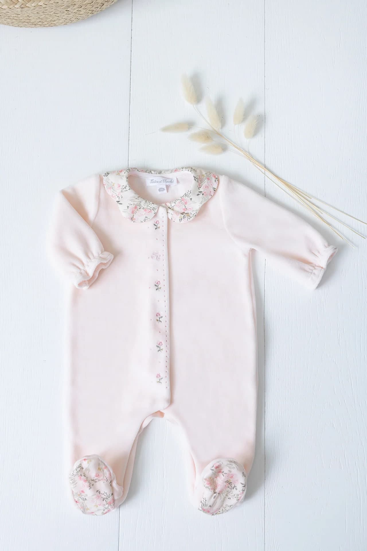 Pigiama in Velluto Rosa Tartine et Chocolat in Stampa a Fiori – 1 mese