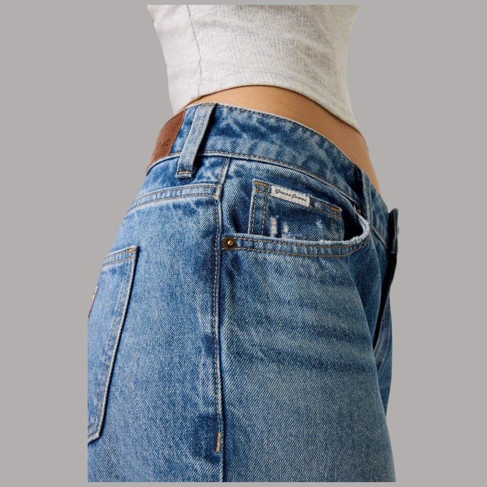 Shorts Guess GJ Donna in Denim Baggy con Stile Ampio e Comodo - 3