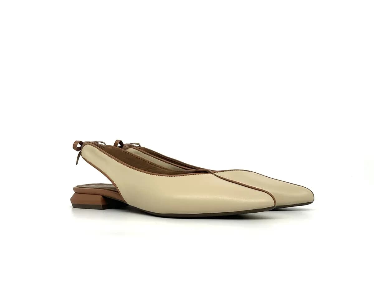 Chanel donna Daphne in pelle beige con punta affusolata e cinturino posteriore - 7