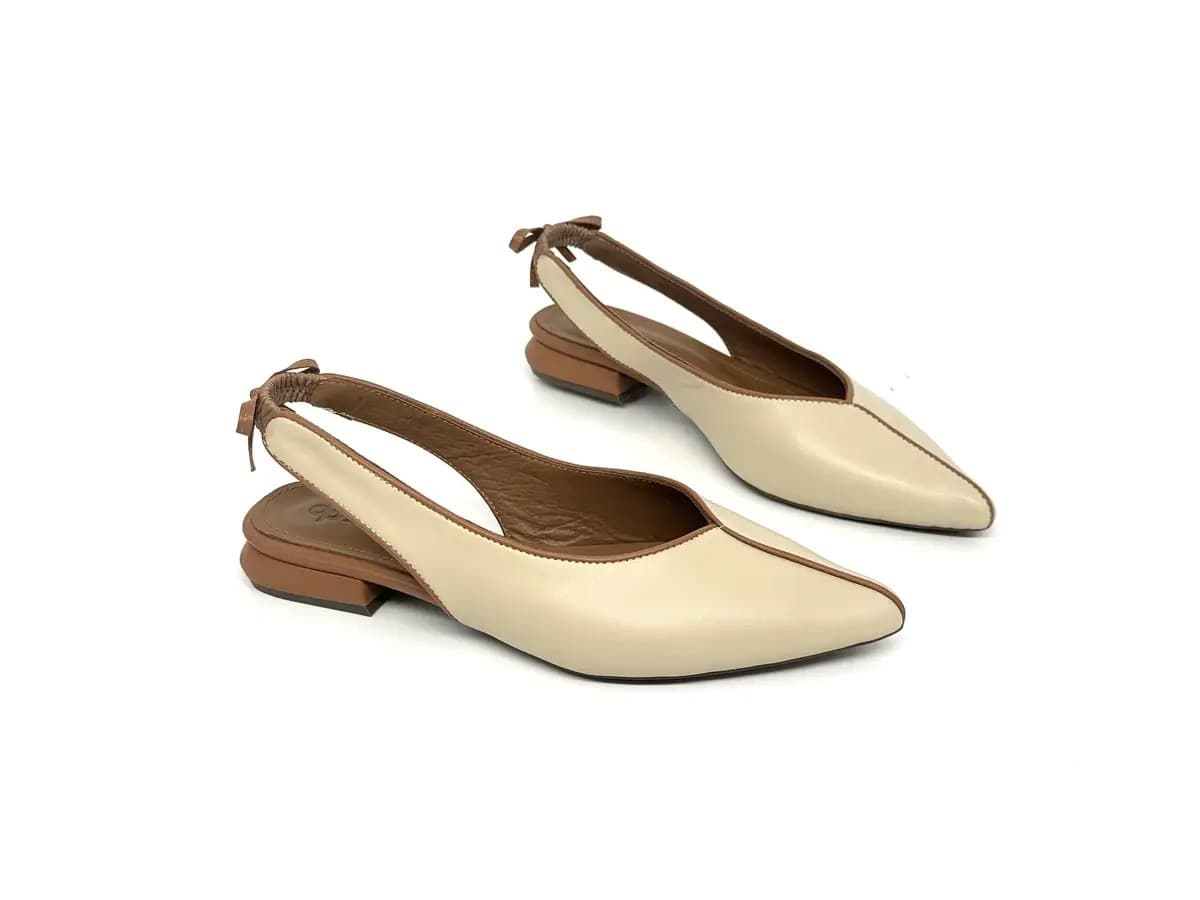 Chanel donna Daphne in pelle beige con punta affusolata e cinturino posteriore - 3