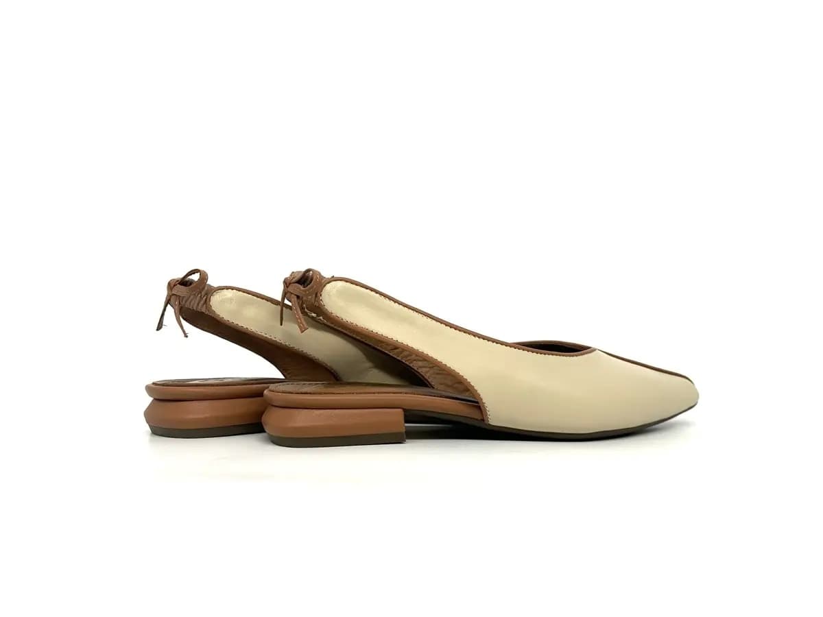 Chanel donna Daphne in pelle beige con punta affusolata e cinturino posteriore - 4