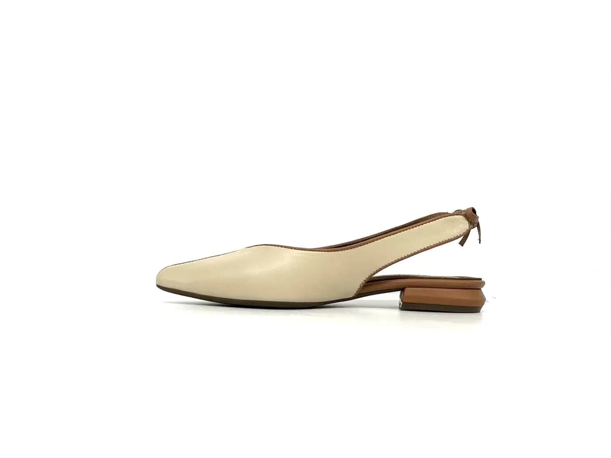 Chanel donna Daphne in pelle beige con punta affusolata e cinturino posteriore - 6