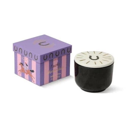 Candela Charmed da 226 g (8 oz) in vetro nero con coperchio a ferro di cavallo - Tabacco e Pino - 2