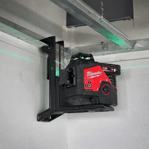 LIVELLA LASER VERDE 'MILWAUKEE' M12 3PL-401C in prodotto Busolin - Venezia, commercioVirtuoso.it