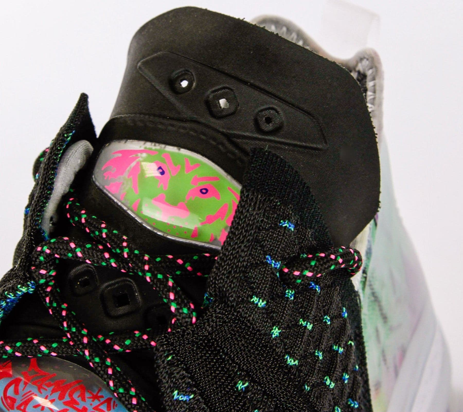 NIKE NBA Scarpa Alta Uomo Lebron Xviii Black/pink Blast/multi-color - 7