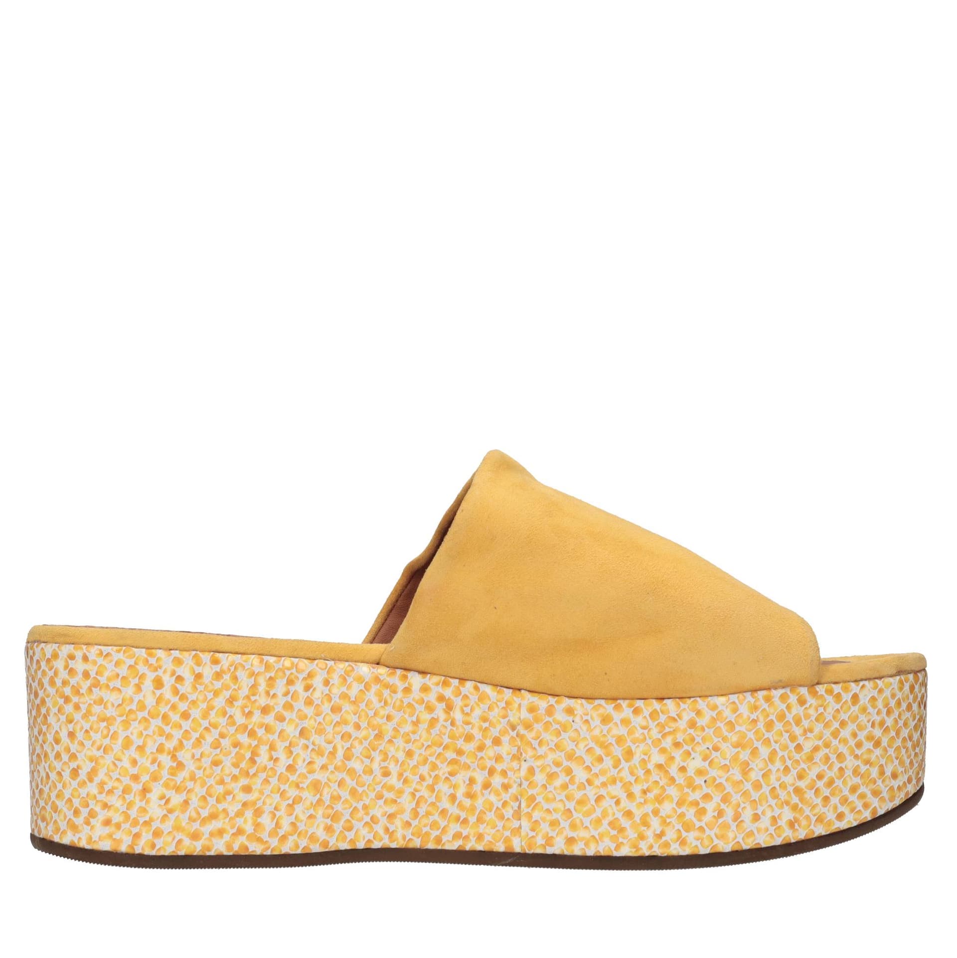 Chie Mihara  Scarpe con Tacco Giallo - 3