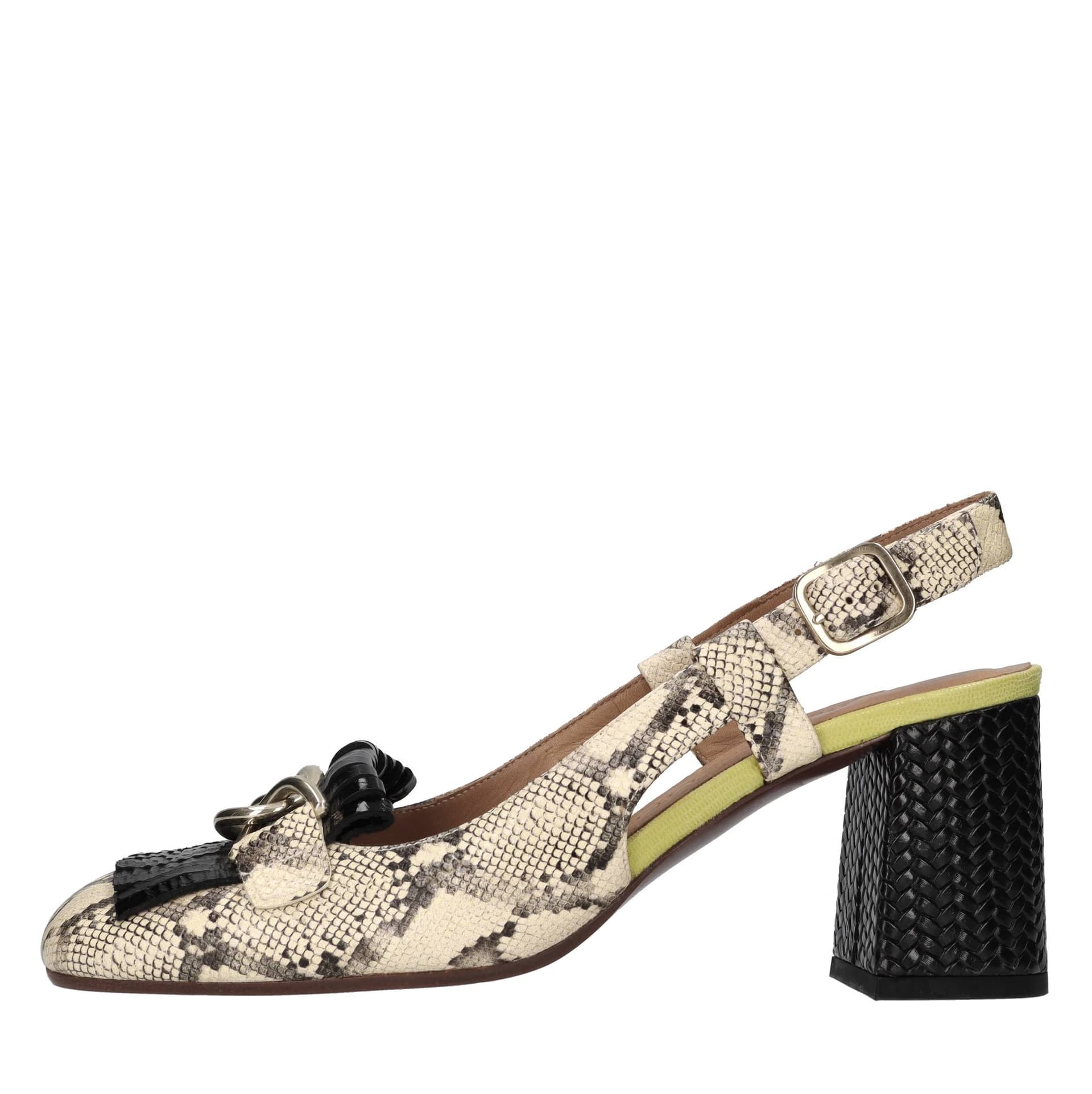 Chie Mihara  Scarpe con Tacco Beige - 6