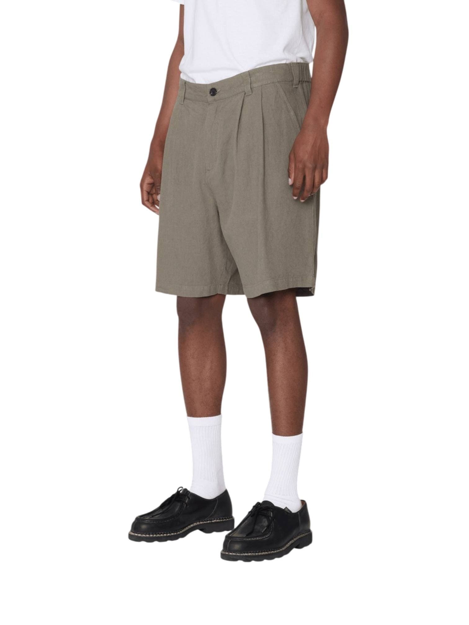 OBEY Obey Foster pleated linen shorts pantaloncini corti sartoriali in lino gamba larga - smokey olive - 4