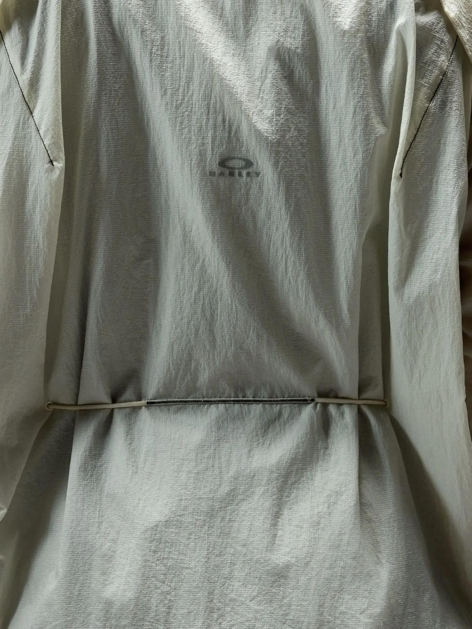 OAKLEY Oakley Latitude veil flow Jacket giacca tecnica estiva con cappuccio - Mist - 5
