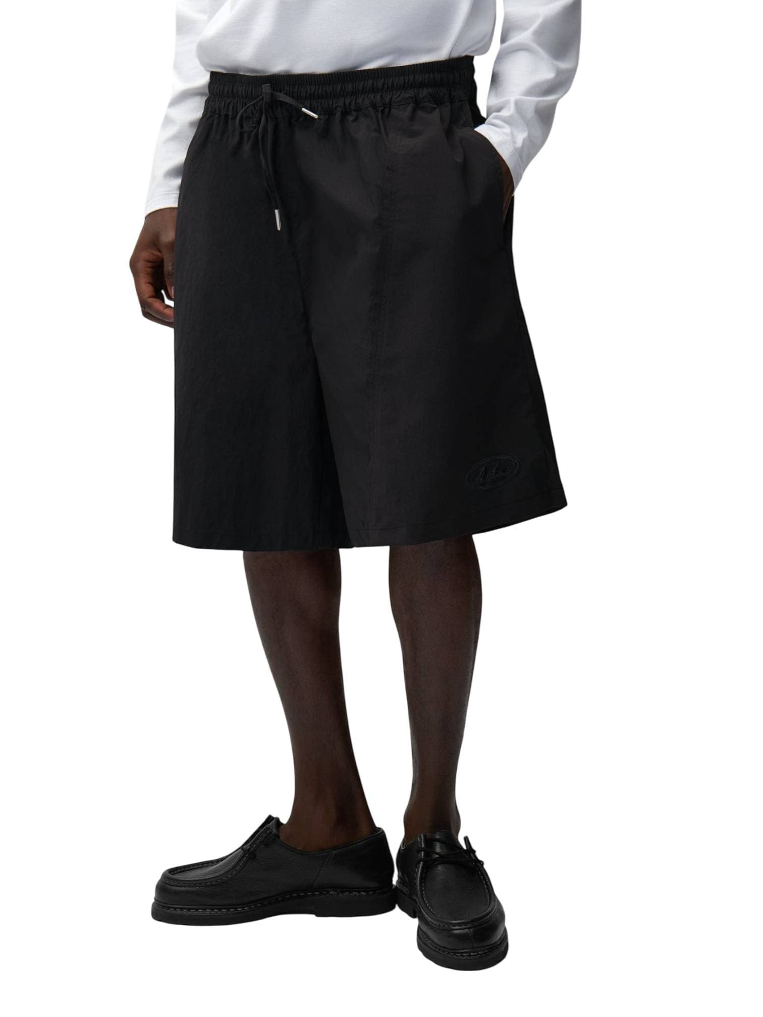 ARTE ANTWERP Arte Antwerp Distorted shorts pantaloncini corti in nylon leggero con elastico in vita - black - 4