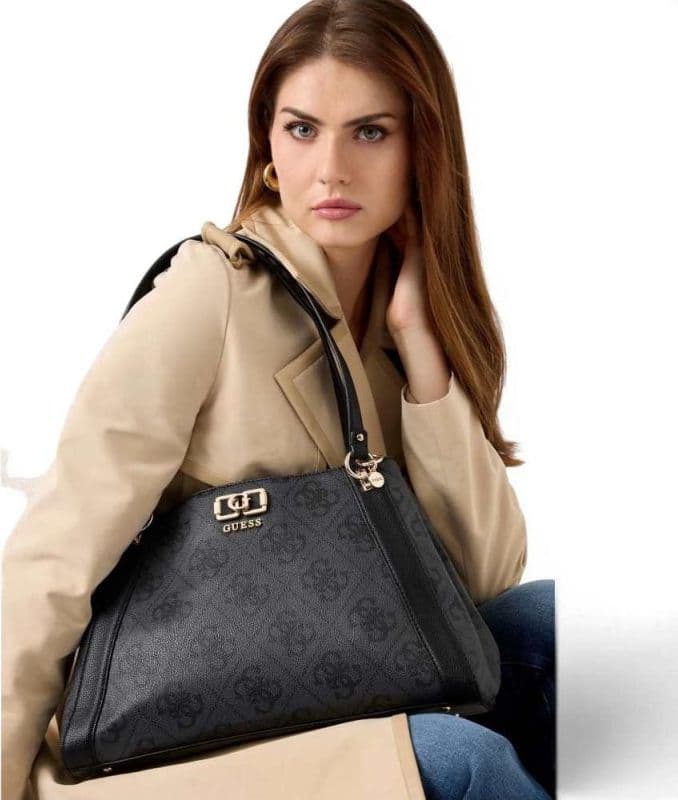 GUESS Guess Borsa Karnilla Logo Girlfriend Carryall Donna Coal in Materiale Sintetico con Logo 4G e Charm - 3