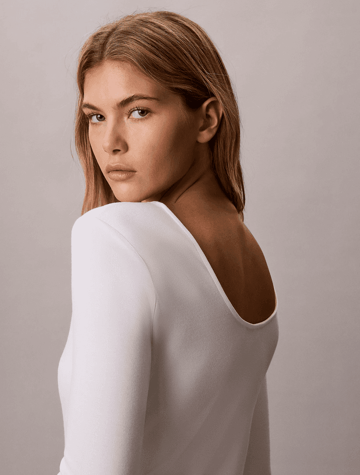 calvin klein t-shirt con scollo a u sul retro donna grigio - 4