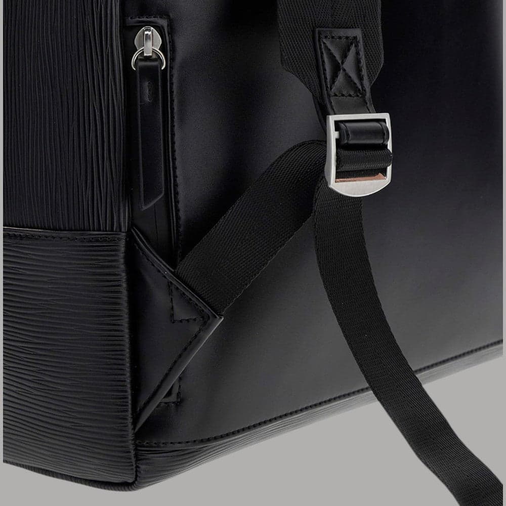 Guess Zaino Uomo Milano in Similpelle con Charm e Logo Triangolo Nero - 5